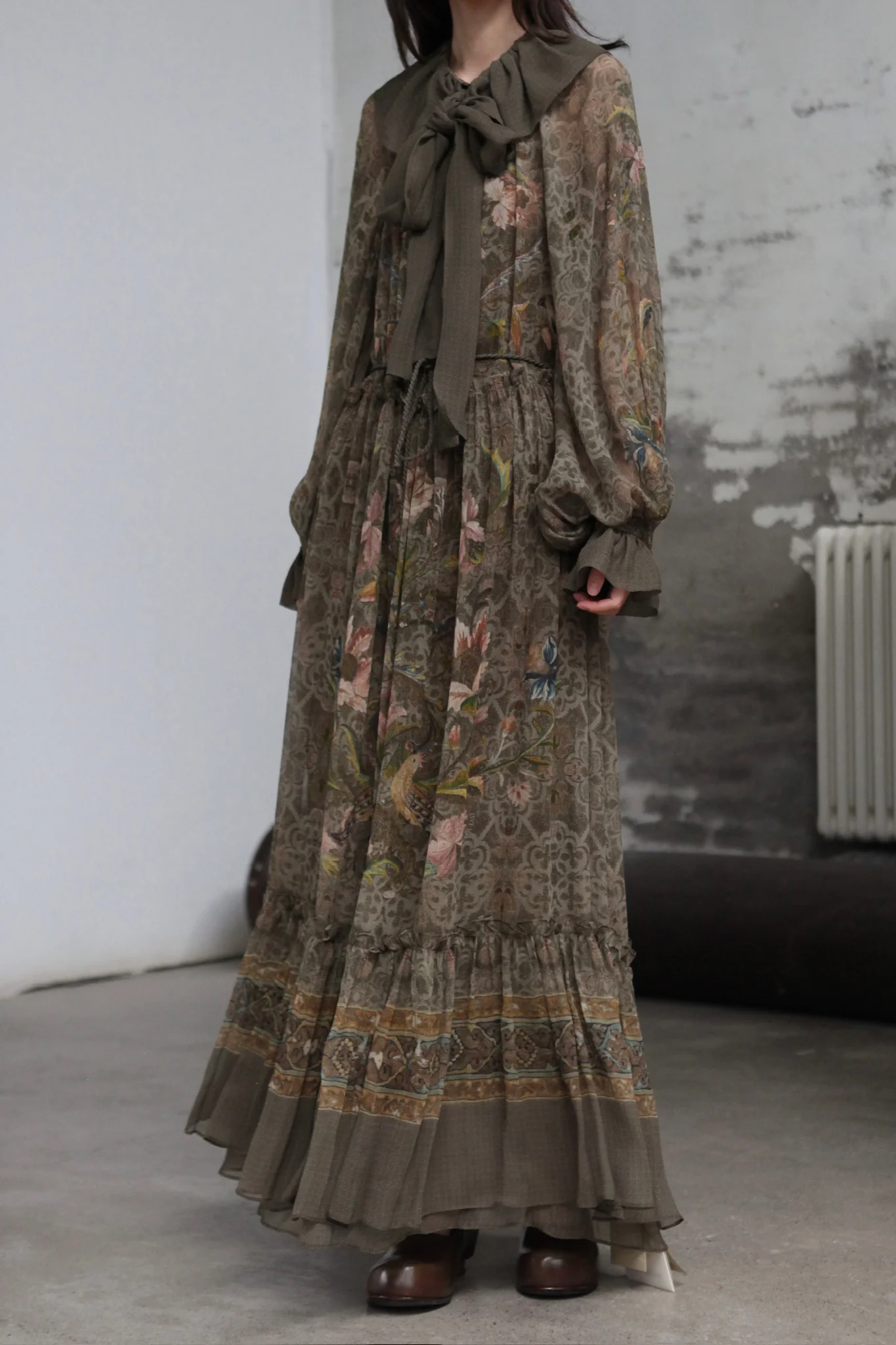 INTO THE EAST 25 Autumn/Winter Lotus Collar Silk Print Ribbon Dress ITE-E1DGAW016GR21DS-LV Green - Image 2