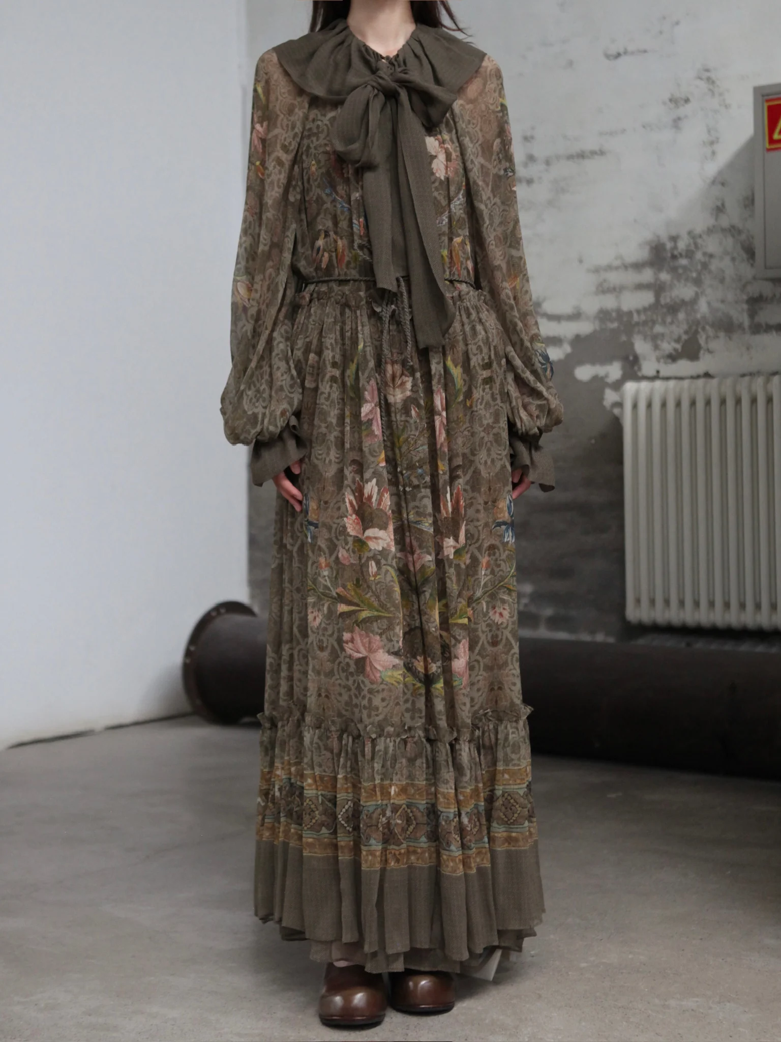INTO THE EAST 25 Autumn/Winter Lotus Collar Silk Print Ribbon Dress ITE-E1DGAW016GR21DS-LV Green - Image 4