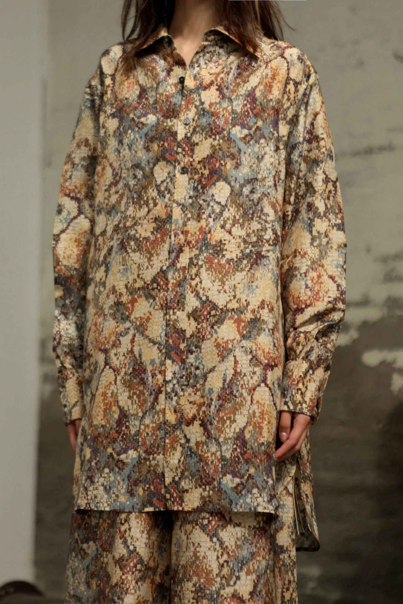INTO THE EAST 25 Autumn/Winter Mosaic Molded Collar Silk/Cotton Shirt, Drawstring Straight Leg Pants ITE-E1DGAW081NCC21SH-HUA Long Shirt (ITE-E1DGAW080NCC21SH)
