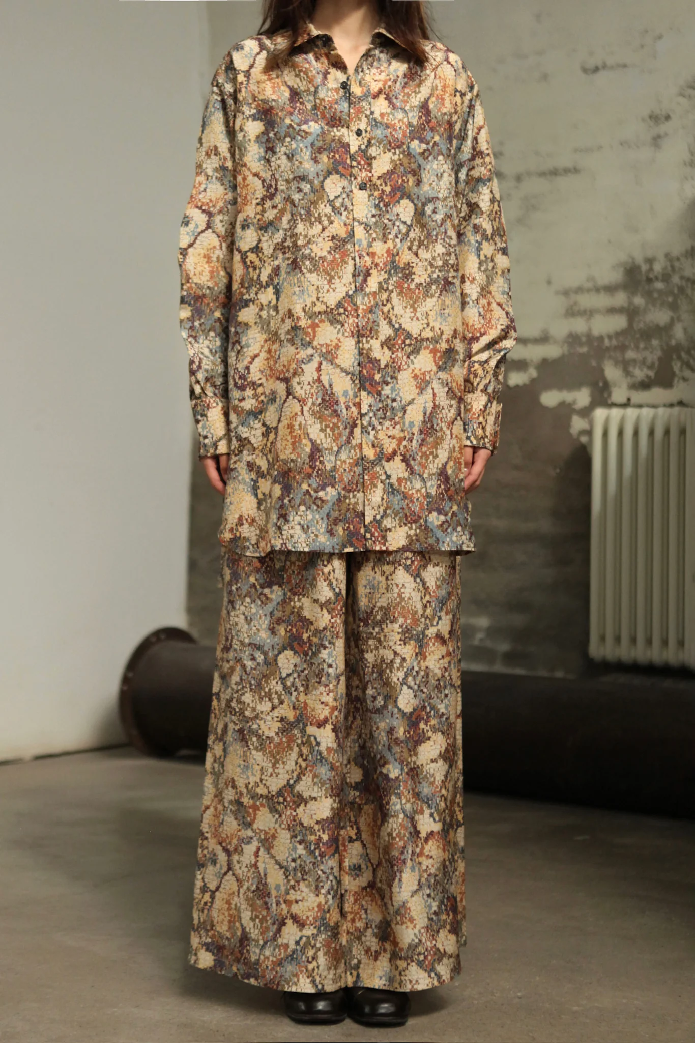 INTO THE EAST 25 Autumn/Winter Mosaic Molded Collar Silk/Cotton Shirt, Drawstring Straight Leg Pants ITE-E1DGAW081NCC21SH-HUA Long Shirt (ITE-E1DGAW080NCC21SH) - Image 2