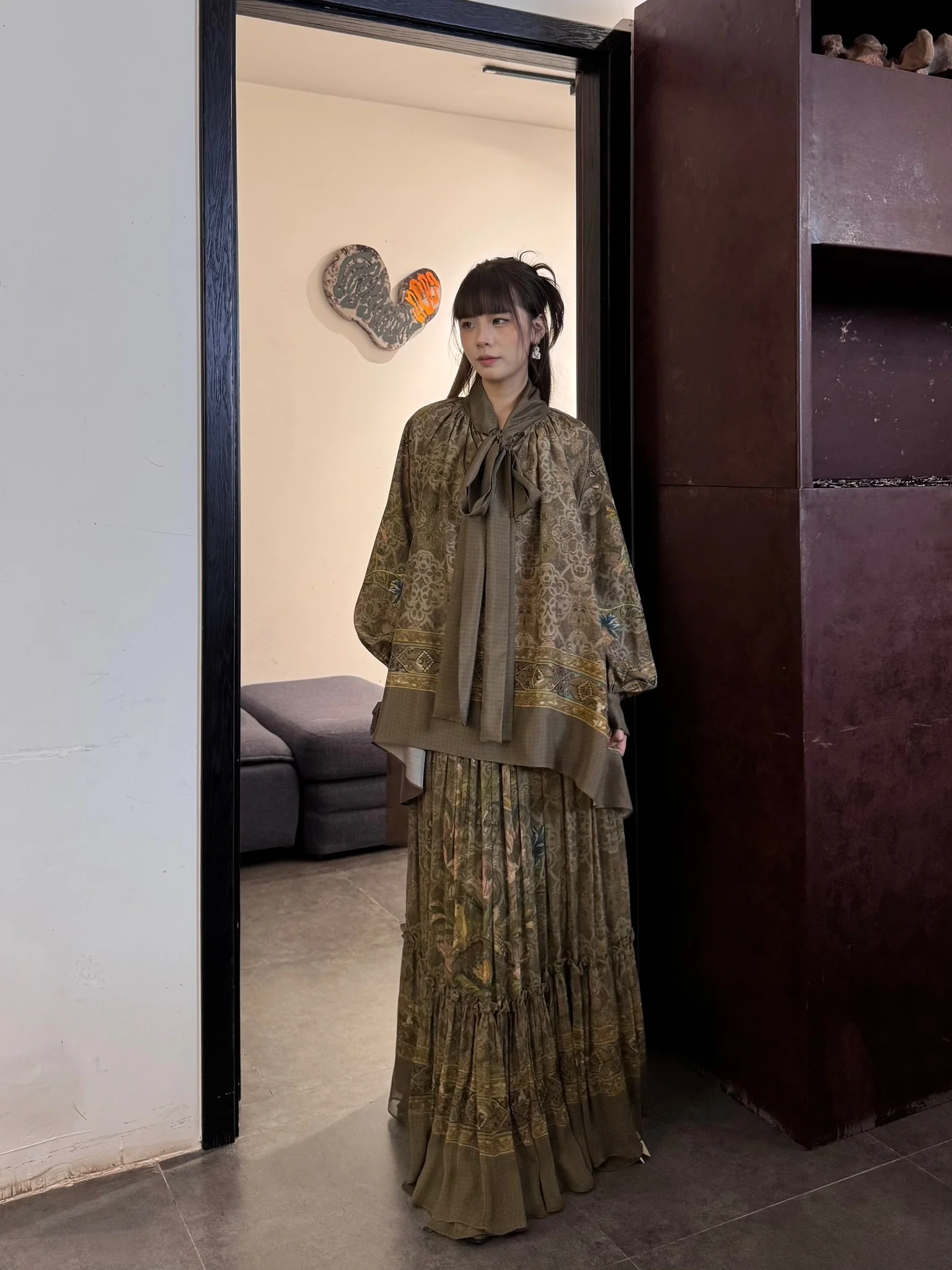 INTO THE EAST 25 Autumn/Winter Silk Print Lace-Up Shirt ITE-E1DGAW014GR21TP-LV Green - Image 11
