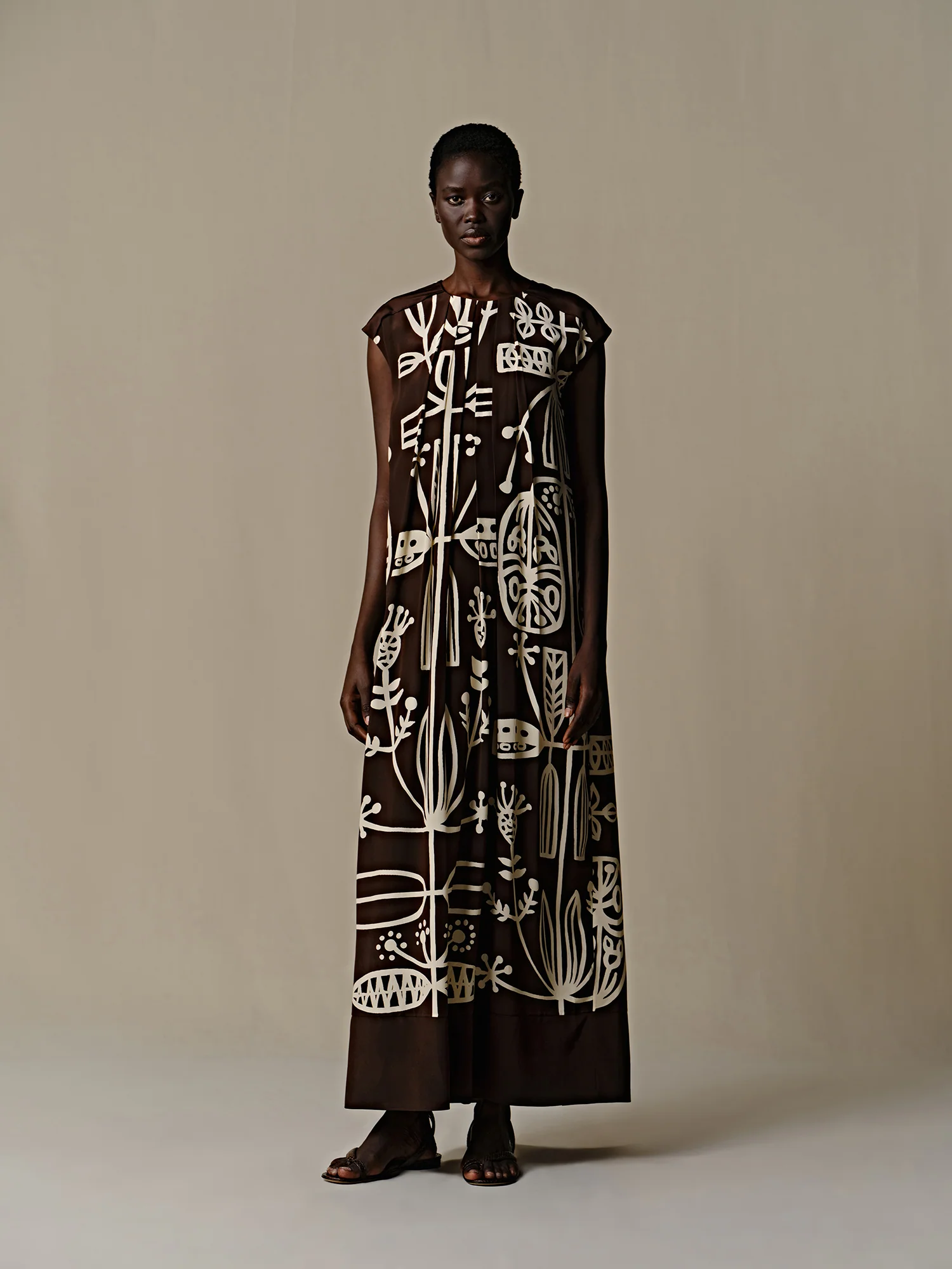 INTO THE EAST 25 Autumn/Winter Silk Totem Pleated Dress ITE-E1DGSS013CF21DS-KA Brown - Image 4