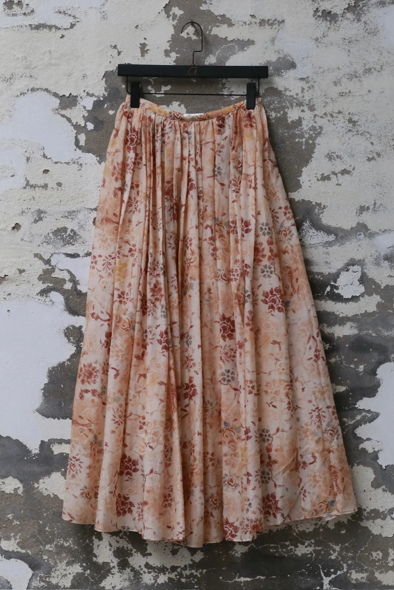 INTO THE EAST 25 Spring/Summer Mottled Pattern One-shoulder Top/Pleated Skirt ITE-E1DGSS011NCC21SK-HUA Skirt ITE-E1DGSS019NCC21TP