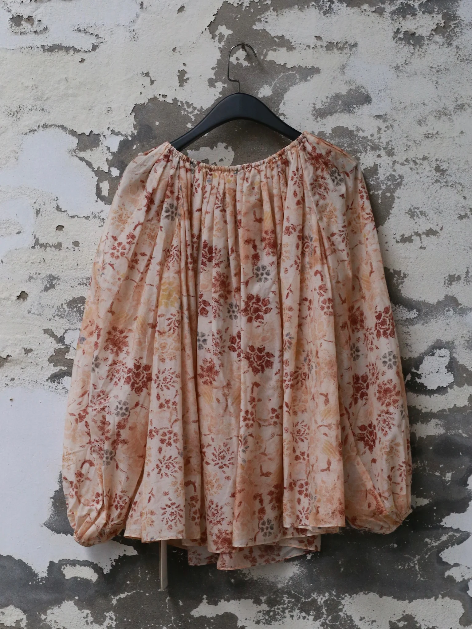 INTO THE EAST 25 Spring/Summer Mottled Pattern One-shoulder Top/Pleated Skirt ITE-E1DGSS019NCC21TP-HUA - Image 4