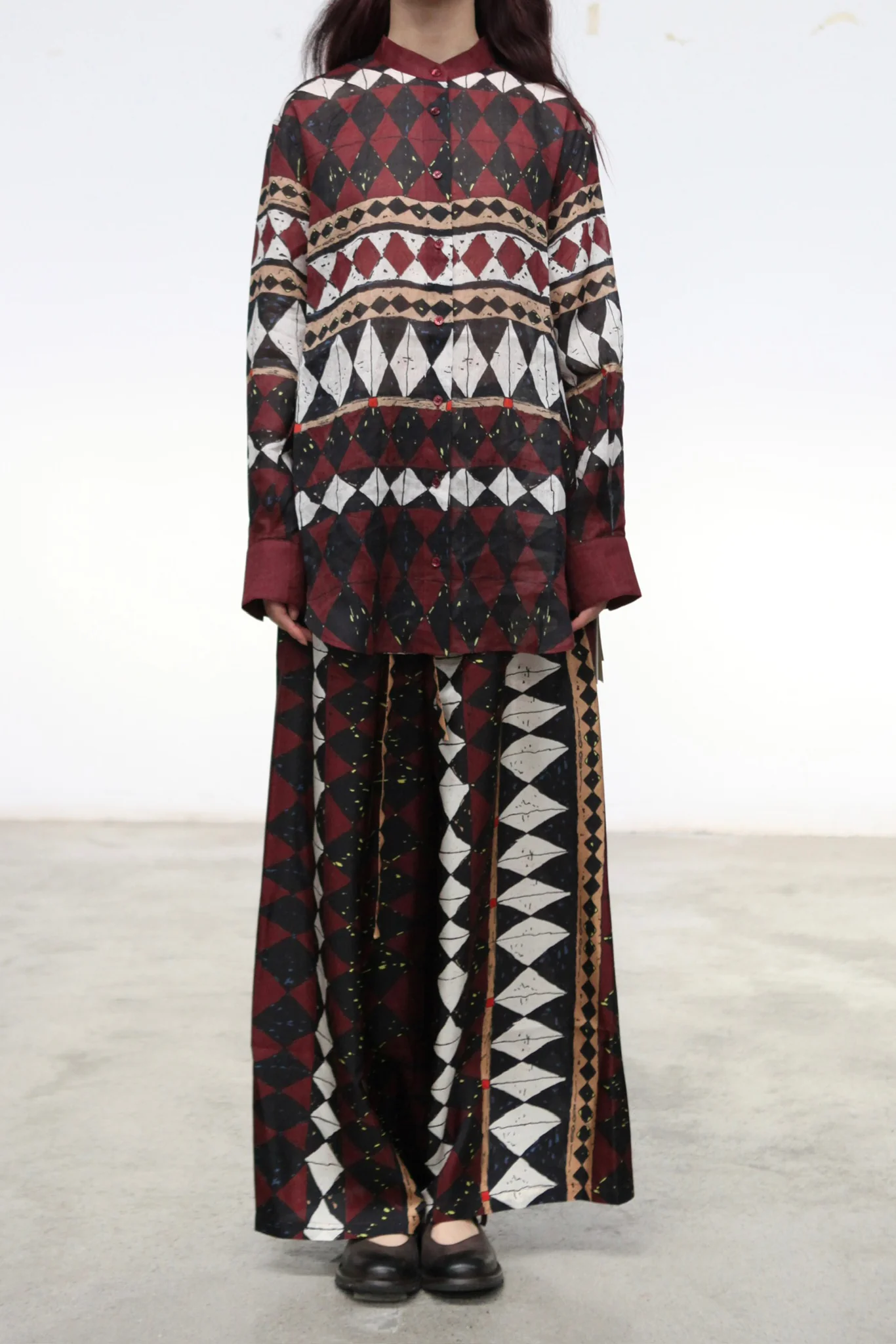 INTO THE EAST 25 Spring/Summer Ramie Geometric Small Round Neck Shirt ITE-E1DGSS006BR21SH-HZ Red Brown - Image 2