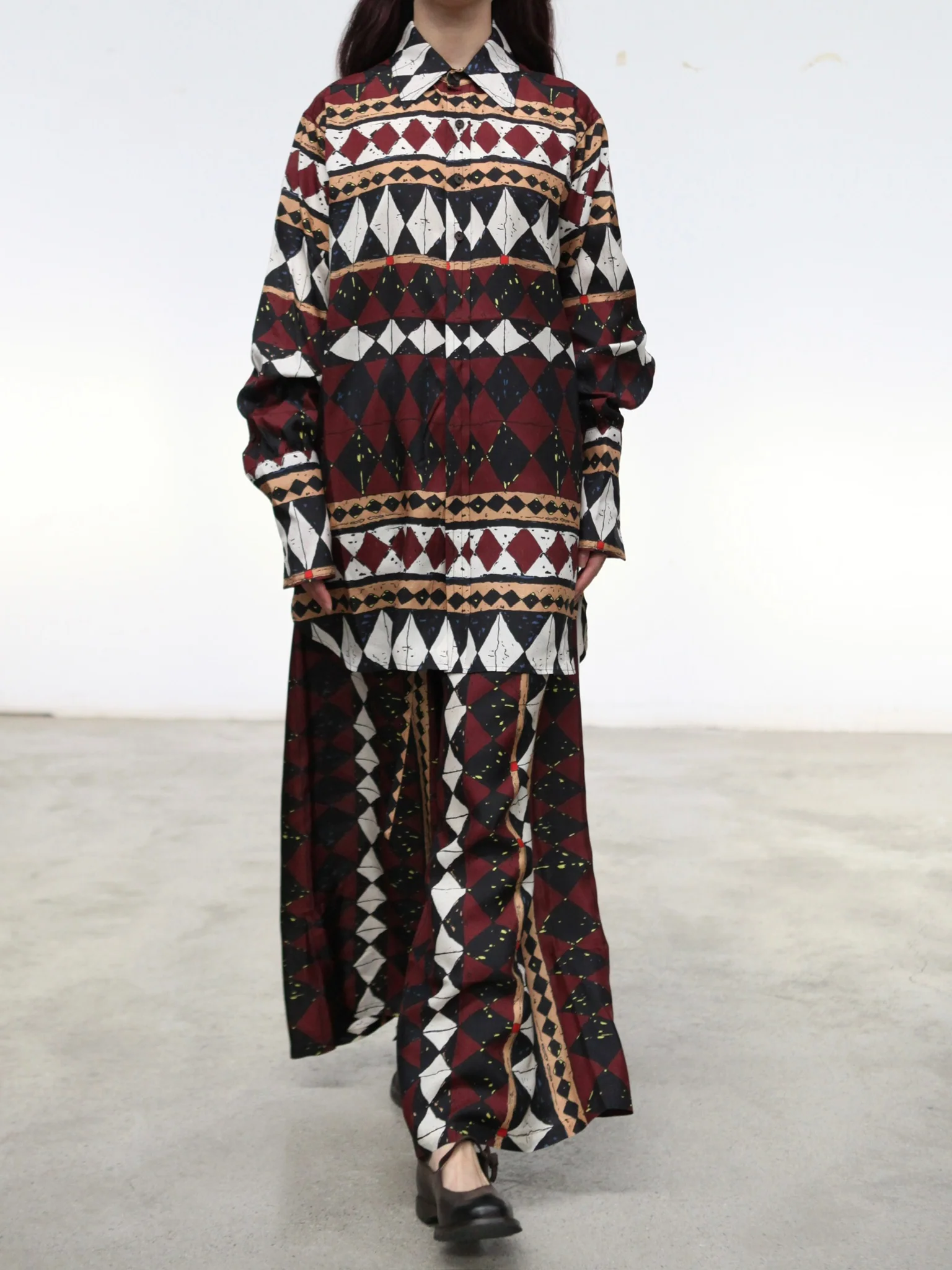 INTO THE EAST 25 Spring/Summer Silk Geometric Wide-leg Pants/Lapel Shirt ITE-E1DGSS007BR21SH-HZ Top E1DGSS006BR21PT - Image 3