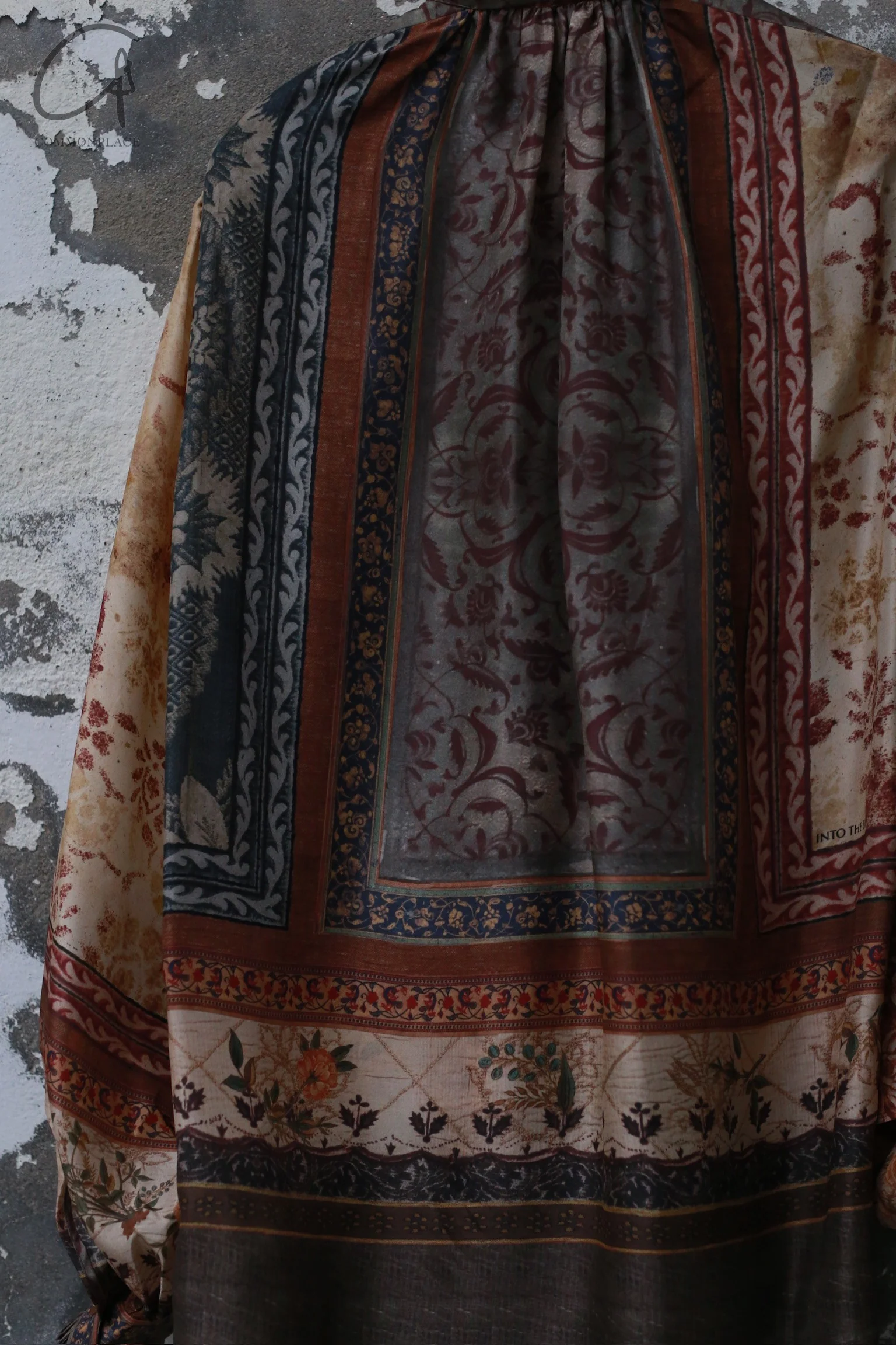 INTO THE EAST 25 Spring/Summer Silk Printed Ribbon Top ITE-E1DGSS003NCC21TP-HUA Color - Image 3
