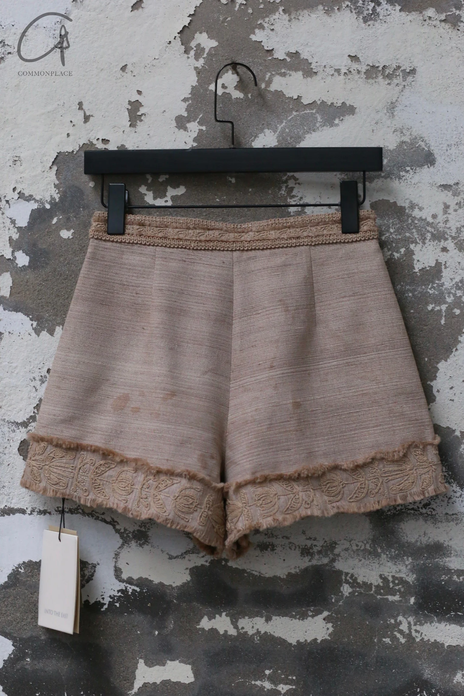 INTO THE EAST 25 Spring/Summer Tussah Silk Button Embroidered Vest/Patched Raw-edge Shorts ITE-E1DGSS002SD22PT-SHA Pants - Image 4