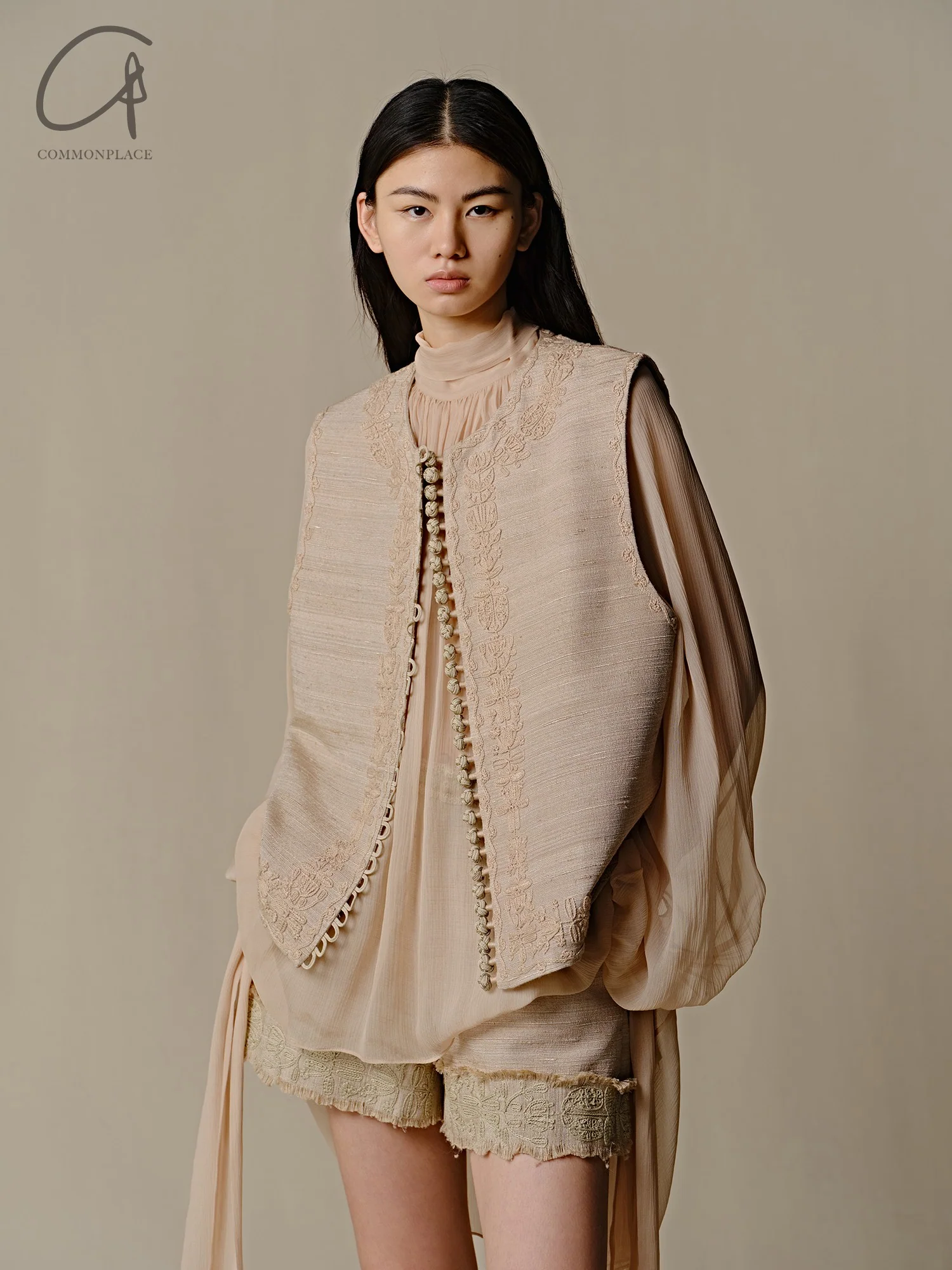 INTO THE EAST 25 Spring/Summer Tussah Silk Button Embroidered Vest/Patched Raw Edge Shorts ITE-E1DGSS002SD22VE-SHA Vest - Image 7
