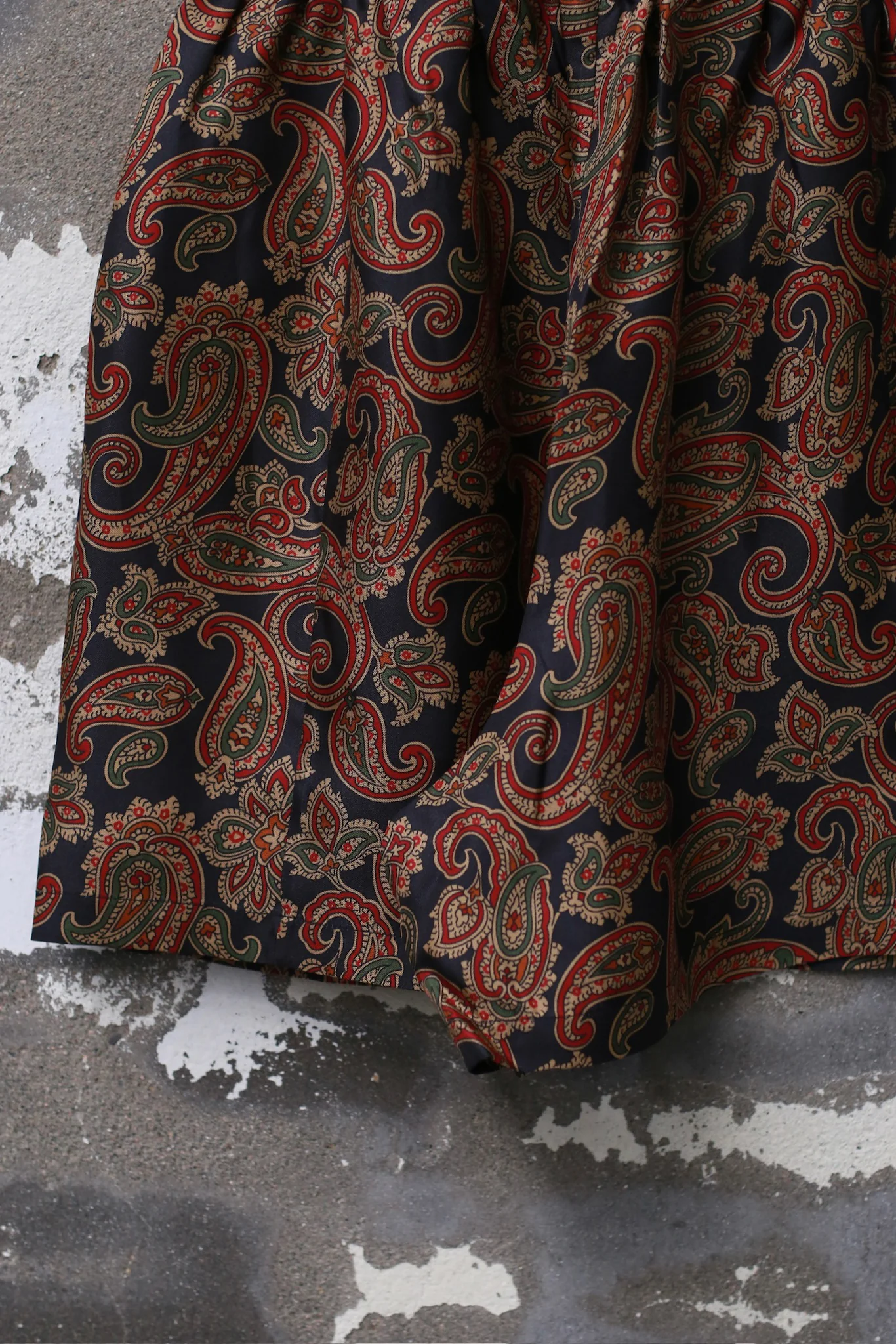 INTO THE EAST Dark Brown Paisley Silk Shorts Casual Pants ITE-E1DGSC010NCC21PT-HUA Color - Image 2