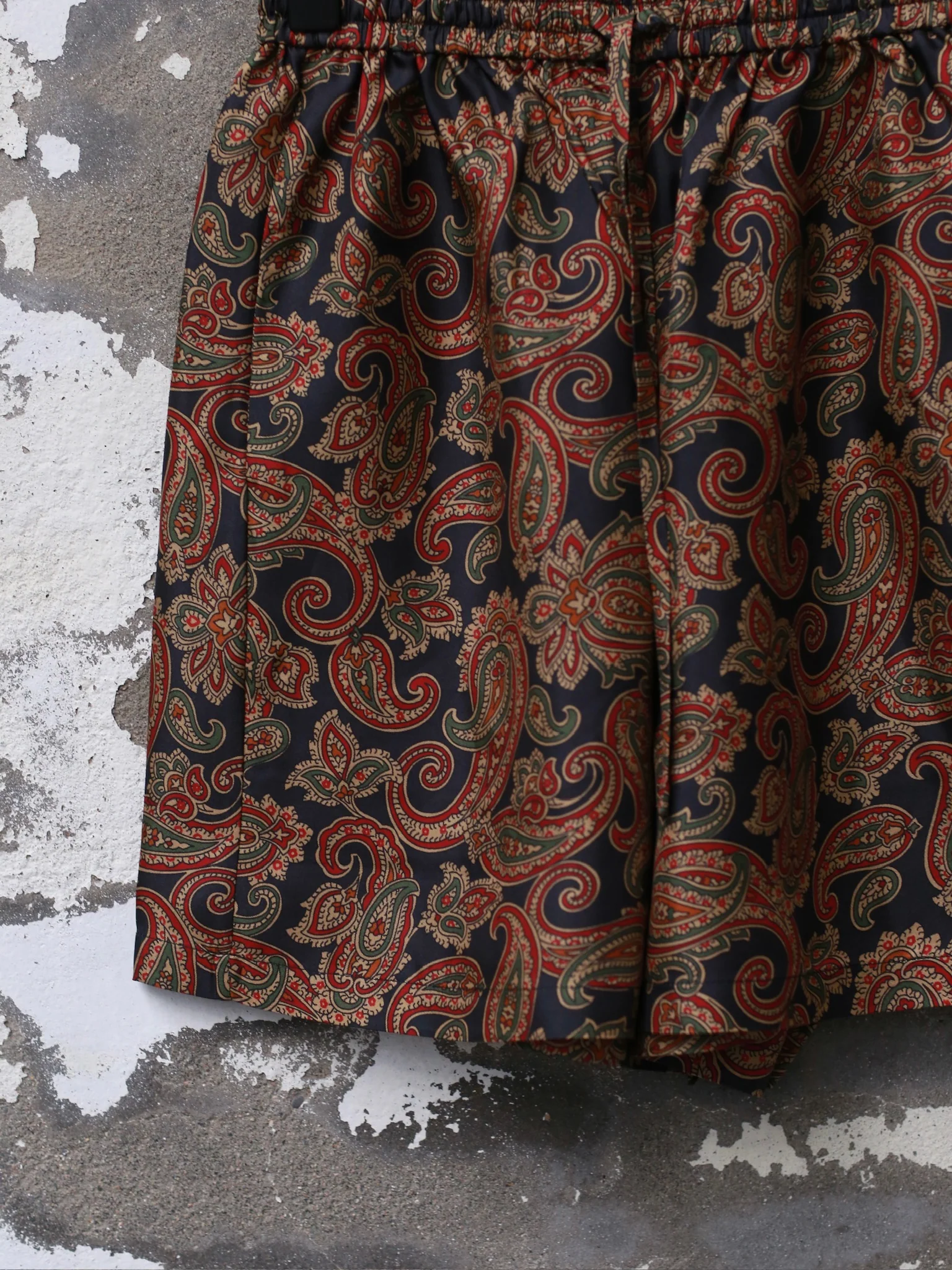 INTO THE EAST Dark Brown Paisley Silk Shorts Casual Pants ITE-E1DGSC010NCC21PT-HUA Color - Image 3
