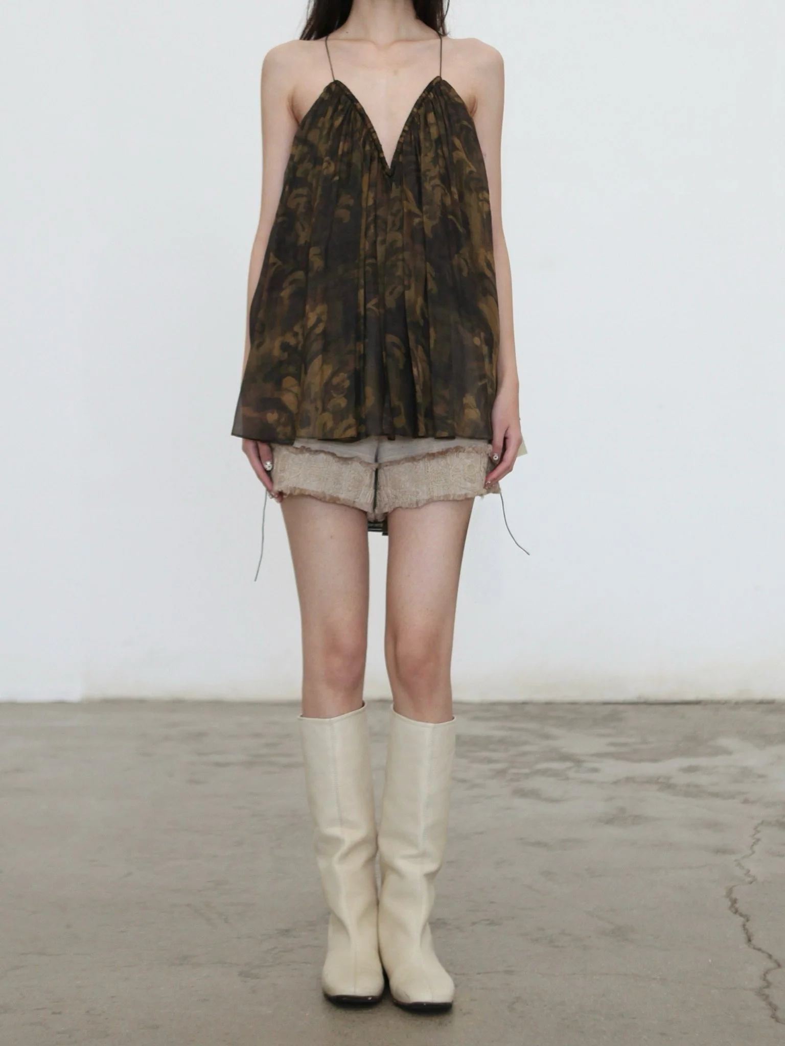INTO THE EAST Spring/Summer 2026: Acanthus Oil Paint Deep V-Neck Camisole Top ITE-E1JBSSTP21007-CZ (Tea Brown) - Image 7