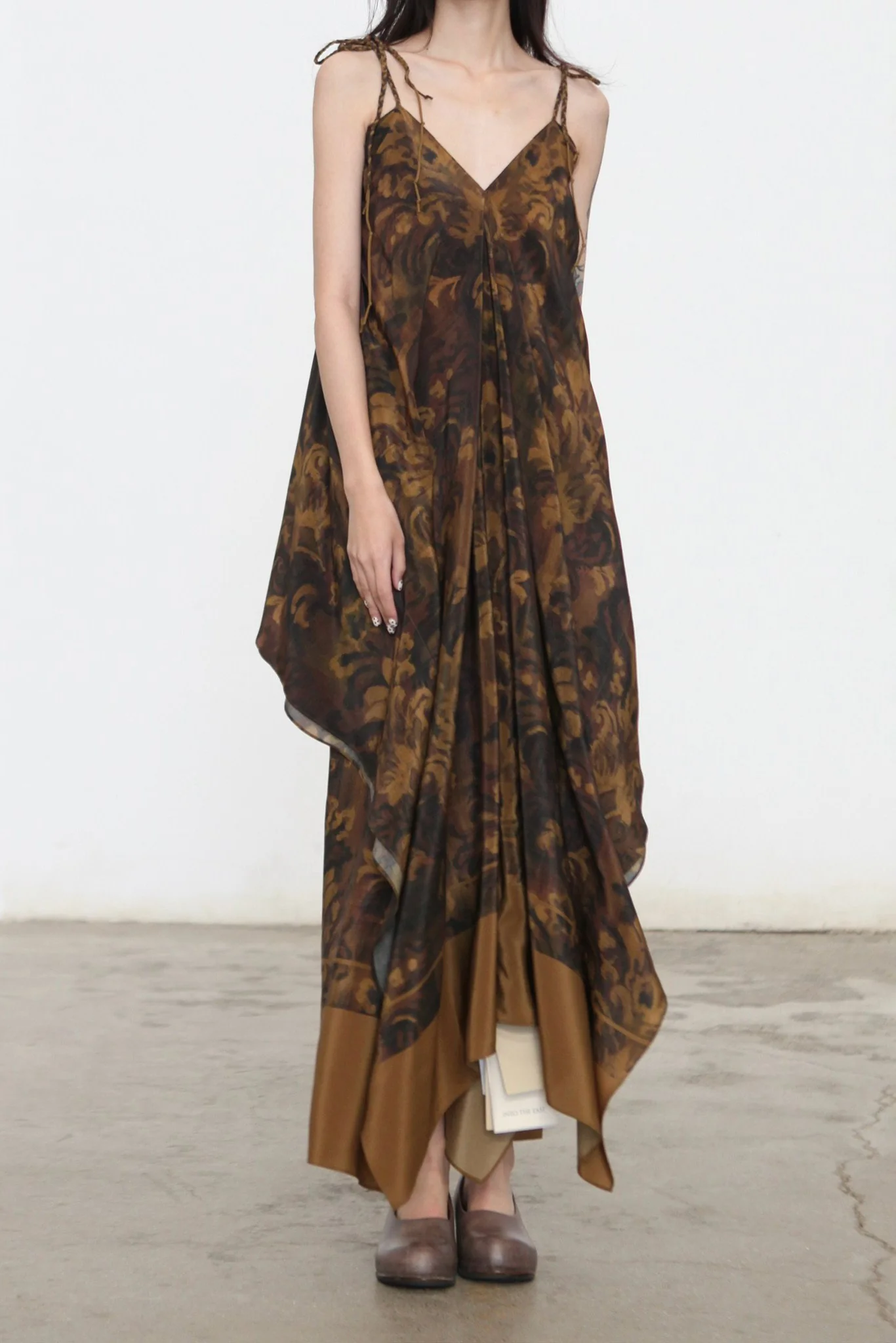 INTO THE EAST Spring/Summer 2026: Acanthus Oil Paint Layered Side-Swept Dress ITE-E1JBSSDS21001BR-CZ (Tea Brown) - Image 2