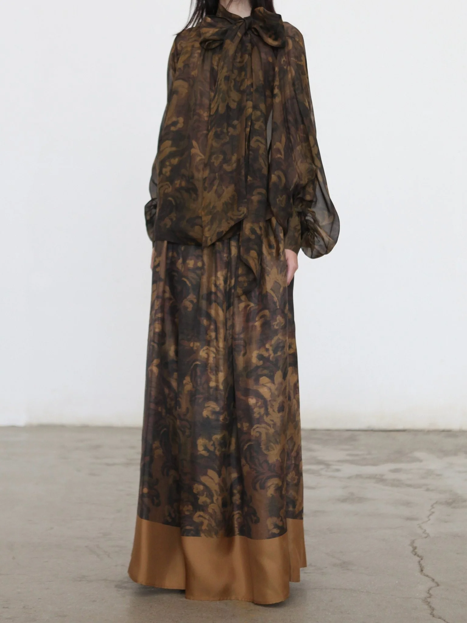 INTO THE EAST Spring/Summer 2026: Acanthus Oil Paint Ribbon Top/Apron Skirt ITE-E1JBSSSK21004BR-CZ Skirt (E1JBSSTP21002) - Image 11
