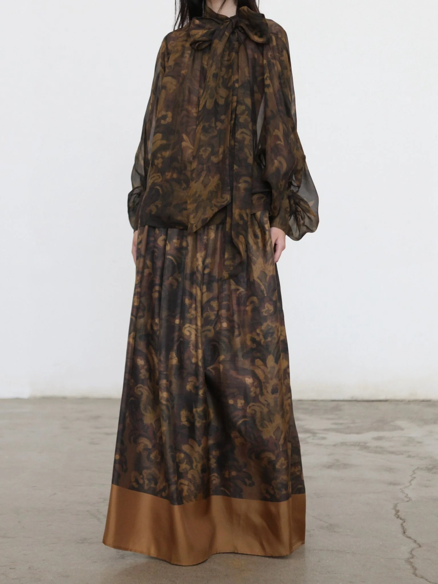 INTO THE EAST Spring/Summer 2026: Acanthus Oil Paint Ribbon Top/Apron Skirt ITE-E1JBSSSK21004BR-CZ Skirt (E1JBSSTP21002) - Image 12