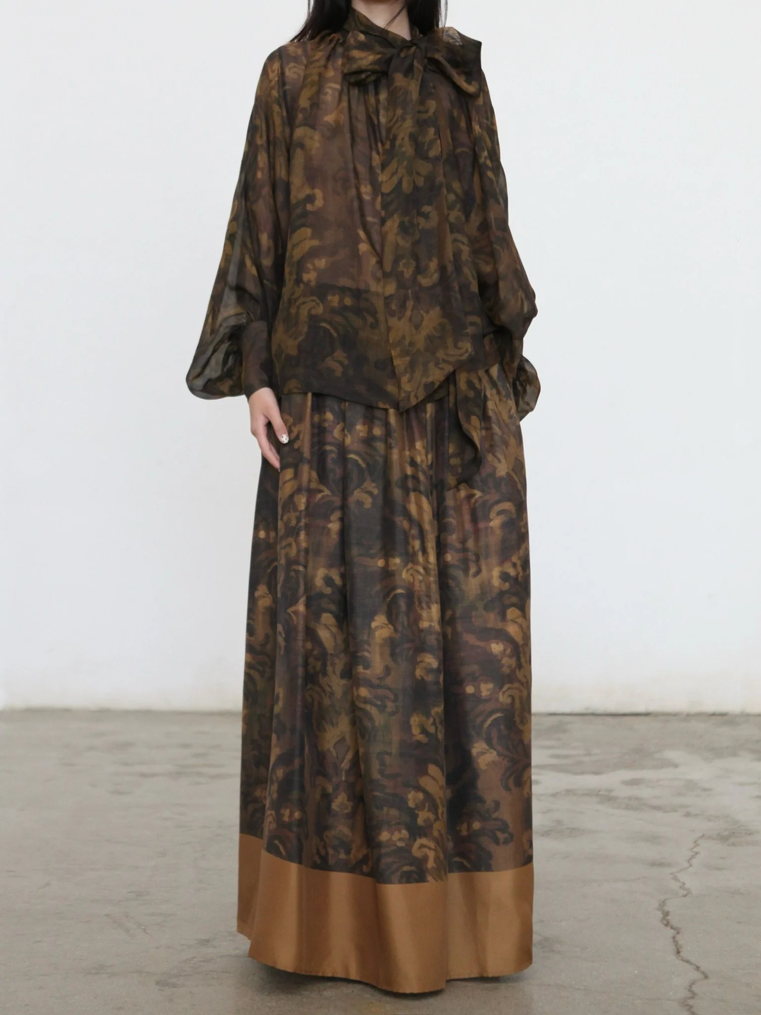 INTO THE EAST Spring/Summer 2026: Acanthus Oil Paint Ribbon Top/Apron Skirt ITE-E1JBSSSK21004BR-CZ Skirt (E1JBSSTP21002) - Image 13