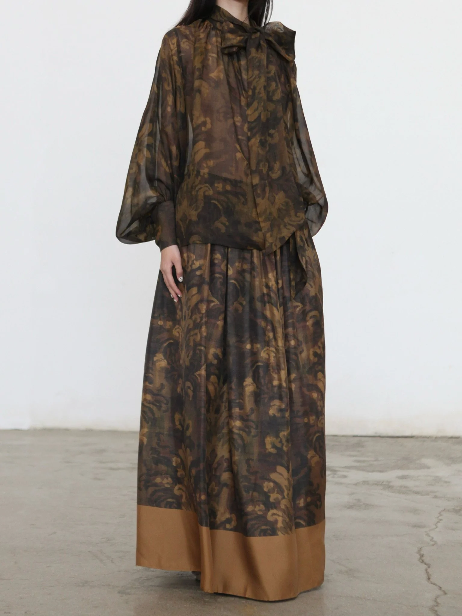 INTO THE EAST Spring/Summer 2026: Acanthus Oil Paint Ribbon Top/Apron Skirt ITE-E1JBSSSK21004BR-CZ Skirt (E1JBSSTP21002) - Image 14