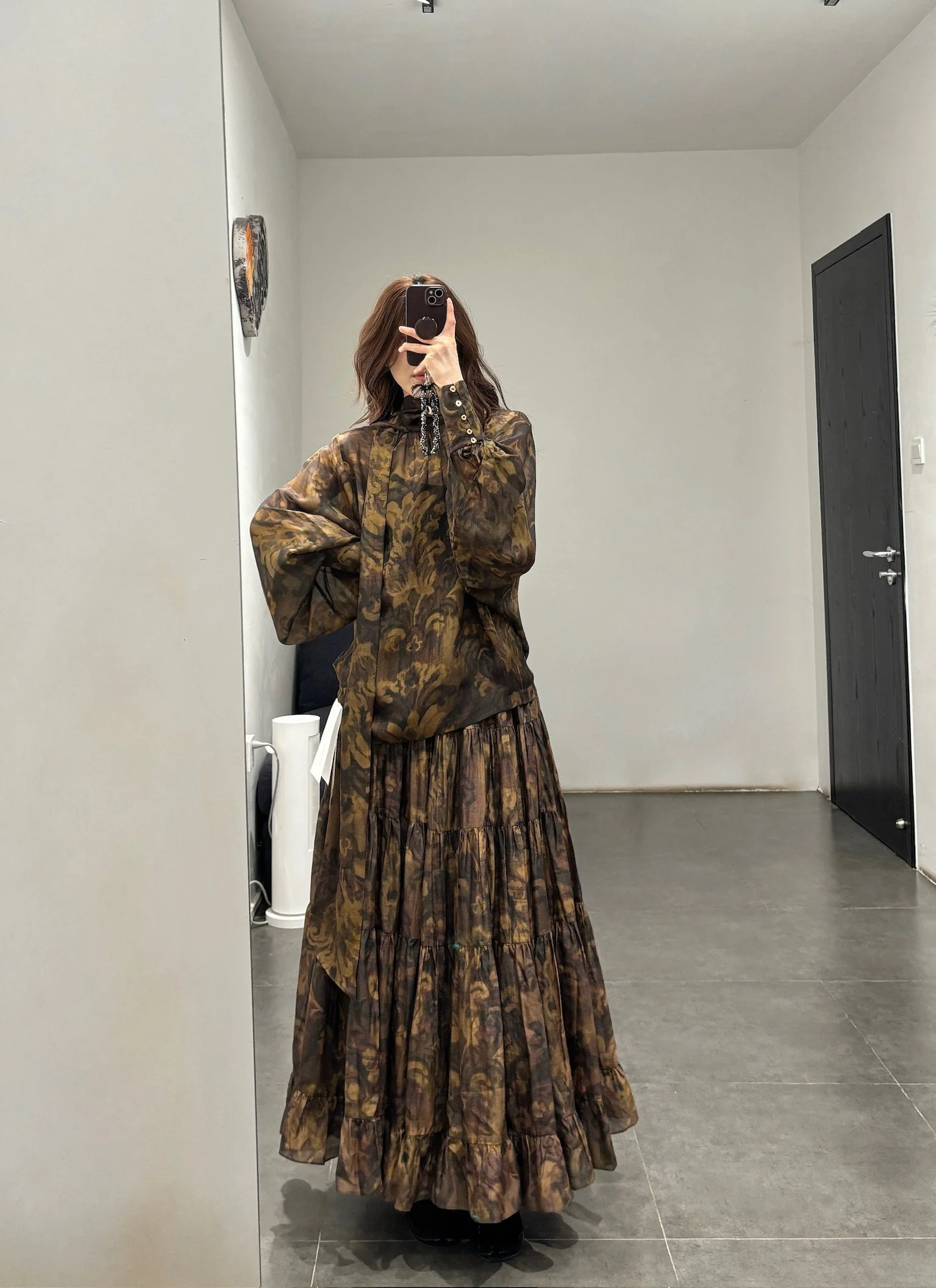INTO THE EAST Spring/Summer 2026: Acanthus Oil Paint Ribbon Top/Apron Skirt ITE-E1JBSSSK21004BR-CZ Skirt (E1JBSSTP21002) - Image 16