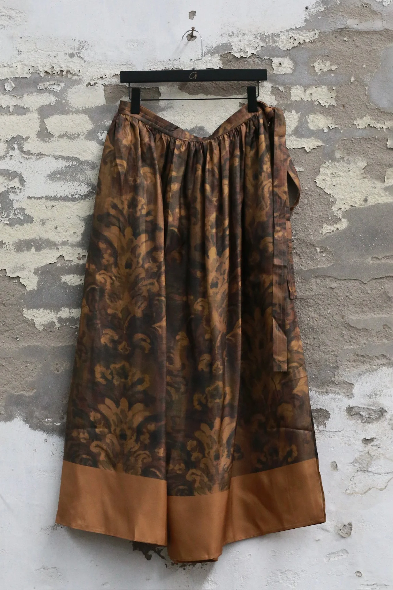 INTO THE EAST Spring/Summer 2026: Acanthus Oil Paint Ribbon Top/Apron Skirt ITE-E1JBSSSK21004BR-CZ Skirt (E1JBSSTP21002) - Image 2