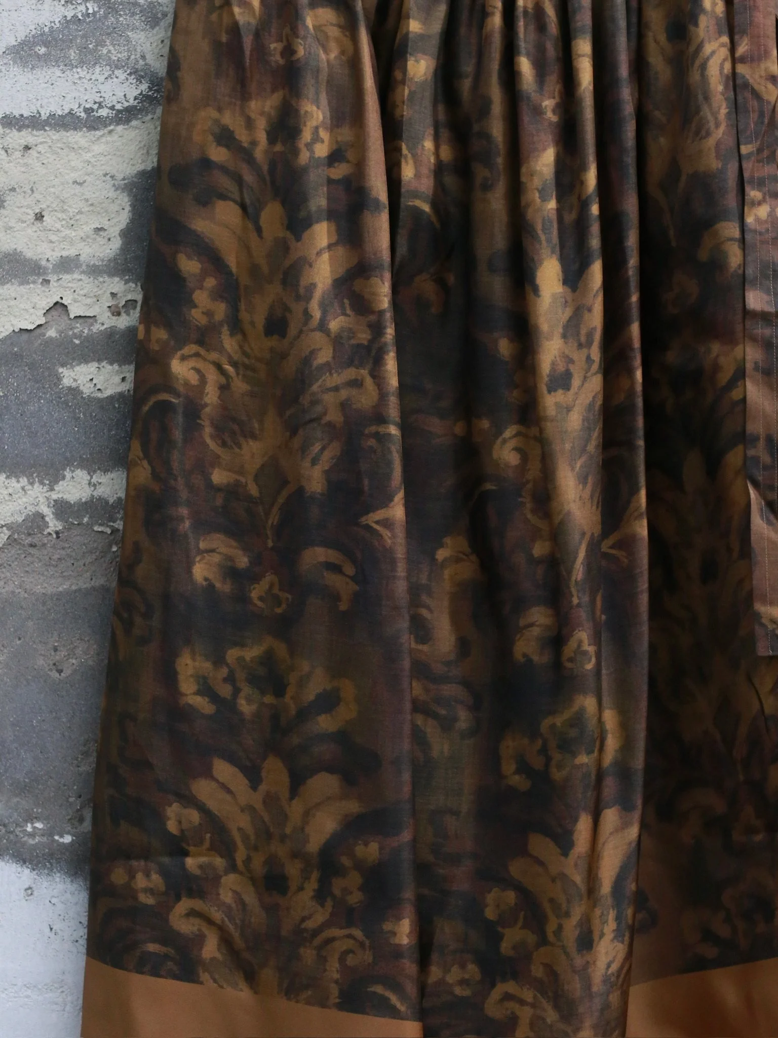 INTO THE EAST Spring/Summer 2026: Acanthus Oil Paint Ribbon Top/Apron Skirt ITE-E1JBSSSK21004BR-CZ Skirt (E1JBSSTP21002) - Image 3