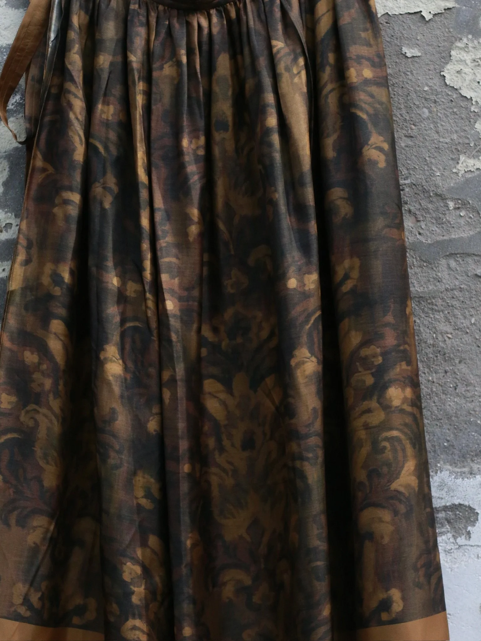 INTO THE EAST Spring/Summer 2026: Acanthus Oil Paint Ribbon Top/Apron Skirt ITE-E1JBSSSK21004BR-CZ Skirt (E1JBSSTP21002) - Image 4