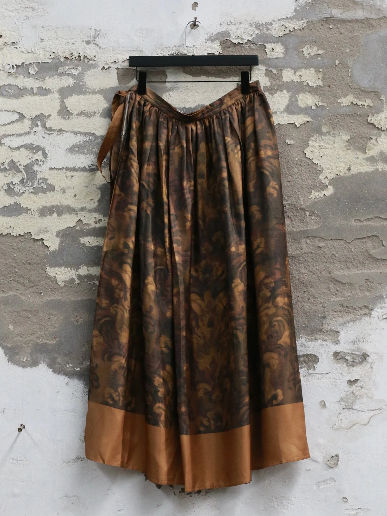 INTO THE EAST Spring/Summer 2026: Acanthus Oil Paint Ribbon Top/Apron Skirt ITE-E1JBSSSK21004BR-CZ Skirt (E1JBSSTP21002) - Image 5