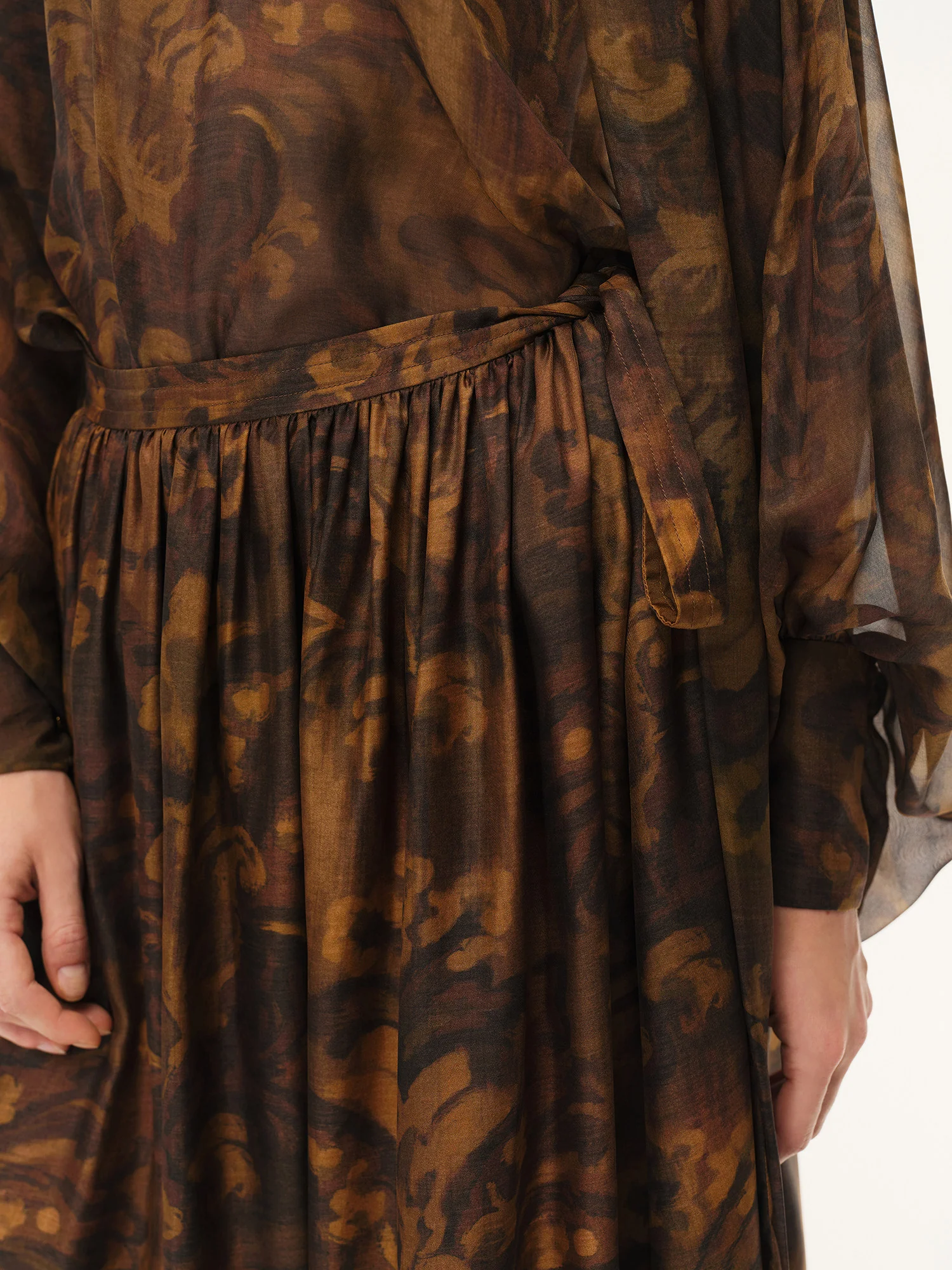 INTO THE EAST Spring/Summer 2026: Acanthus Oil Paint Ribbon Top/Apron Skirt ITE-E1JBSSSK21004BR-CZ Skirt (E1JBSSTP21002) - Image 6