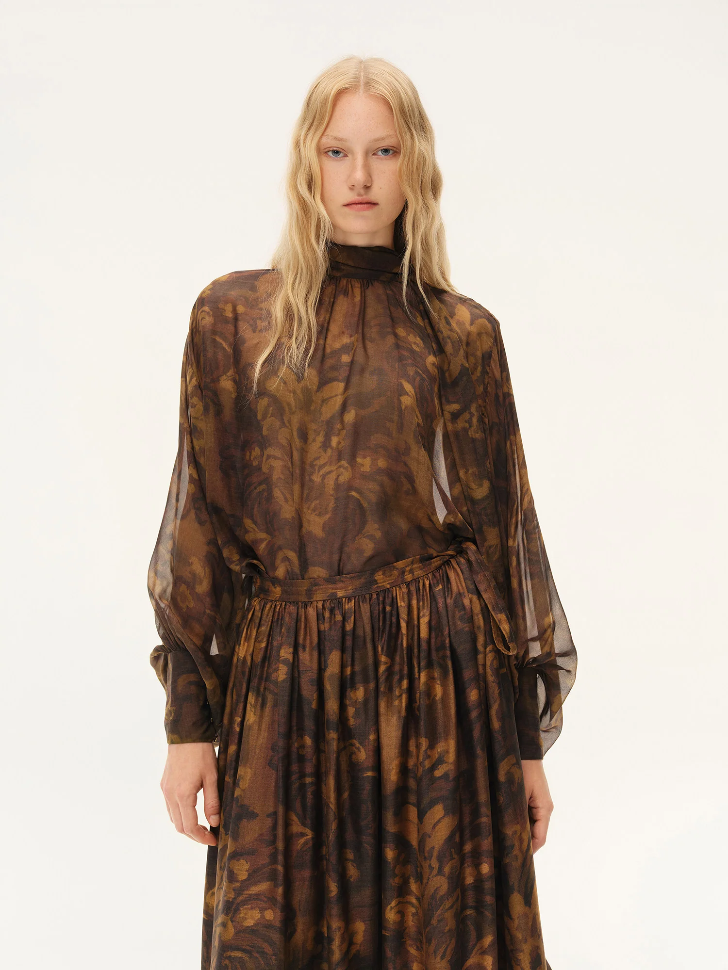 INTO THE EAST Spring/Summer 2026: Acanthus Oil Paint Ribbon Top/Apron Skirt ITE-E1JBSSSK21004BR-CZ Skirt (E1JBSSTP21002) - Image 7