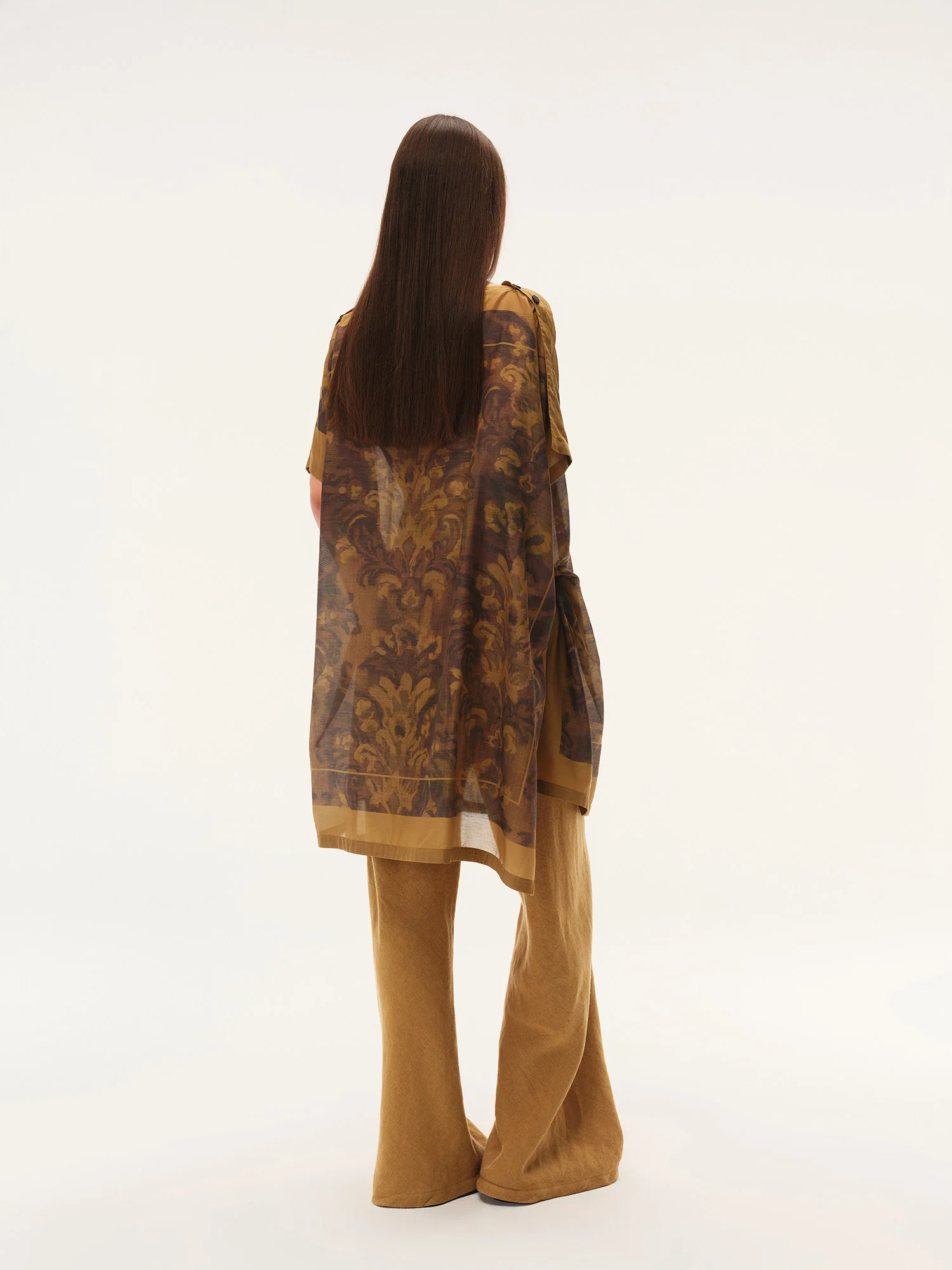 INTO THE EAST Spring/Summer 2026: Acanthus Oil Paint Shawl/Cape Top ITE-E1JBSSTP21004-CZ (Tea Brown) - Image 6