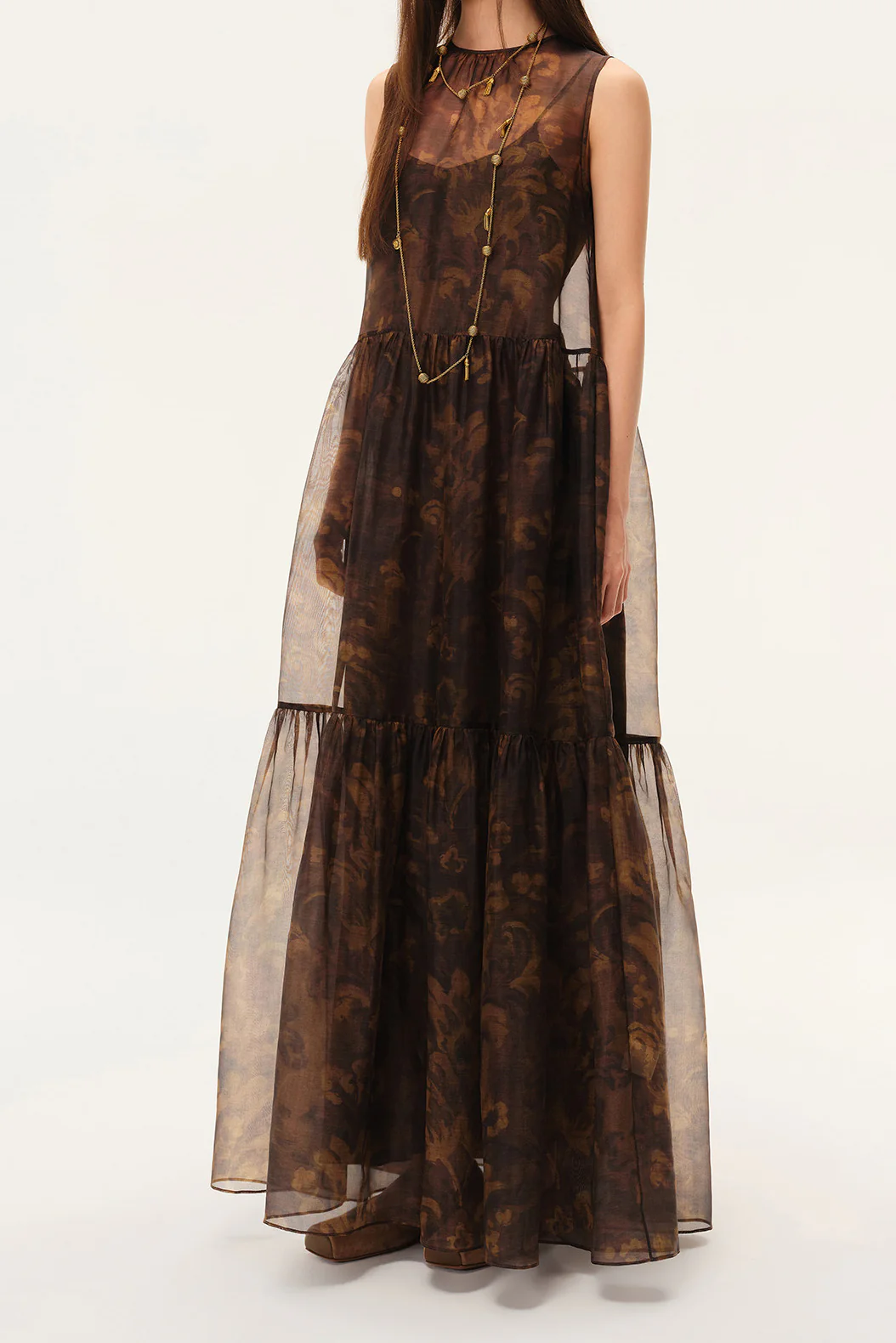 INTO THE EAST Spring/Summer 2026: Acanthus Oil Paint Tower-Shaped Sleeveless Dress ITE-E1JBSSDS21005BR-CZ (Tea Brown) - Image 2