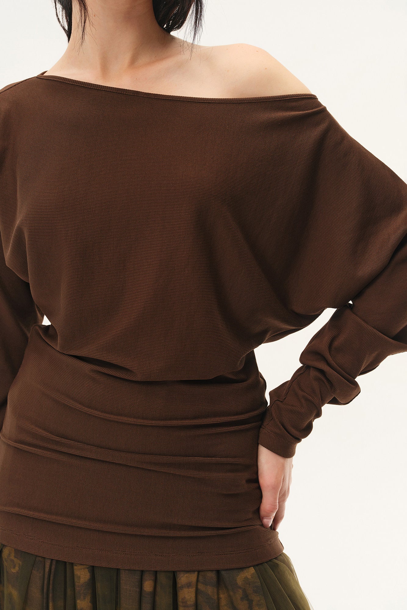 INTO THE EAST Spring/Summer 2026: Acanthus Oil Painted Yarn Top/Skirt ITE-E1JBSSKT20002BR-SZ Waist-cinching Top (E1JBSSTP21001) - Image 2