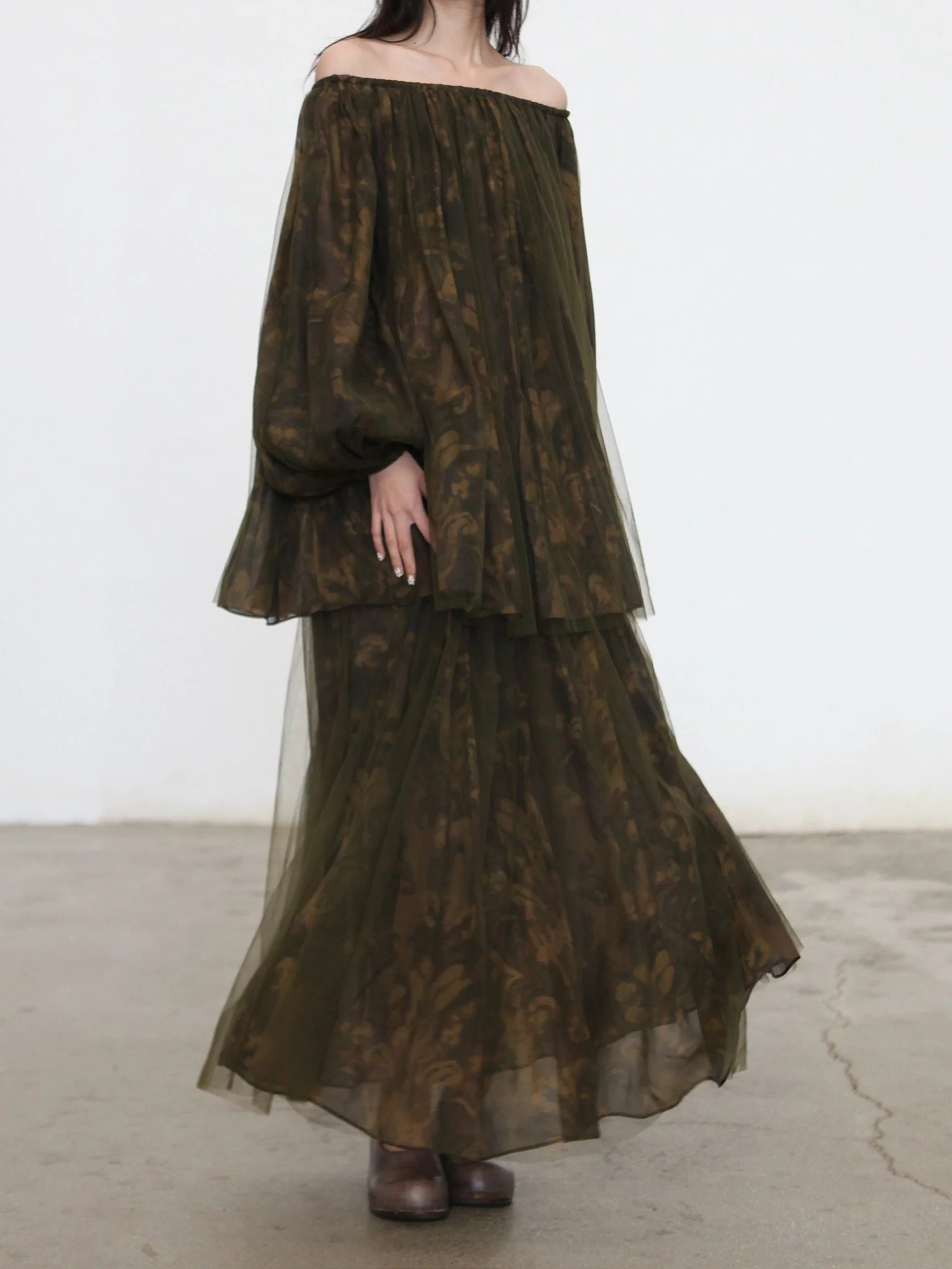 INTO THE EAST Spring/Summer 2026: Acanthus Oil Painted Yarn Top/Skirt ITE-E1JBSSTP21001-CZ Top - Image 3