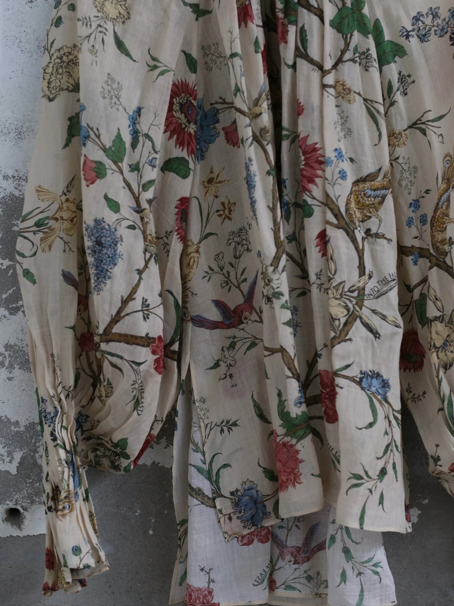 INTO THE EAST Spring/Summer 2026: Embroidered Elastic Waist Straight Leg Pants / Linen Shawl Collar Vest ITE-E1JBSSTP21010-HUA Shirt (E1JBSSPT22004) - Image 9