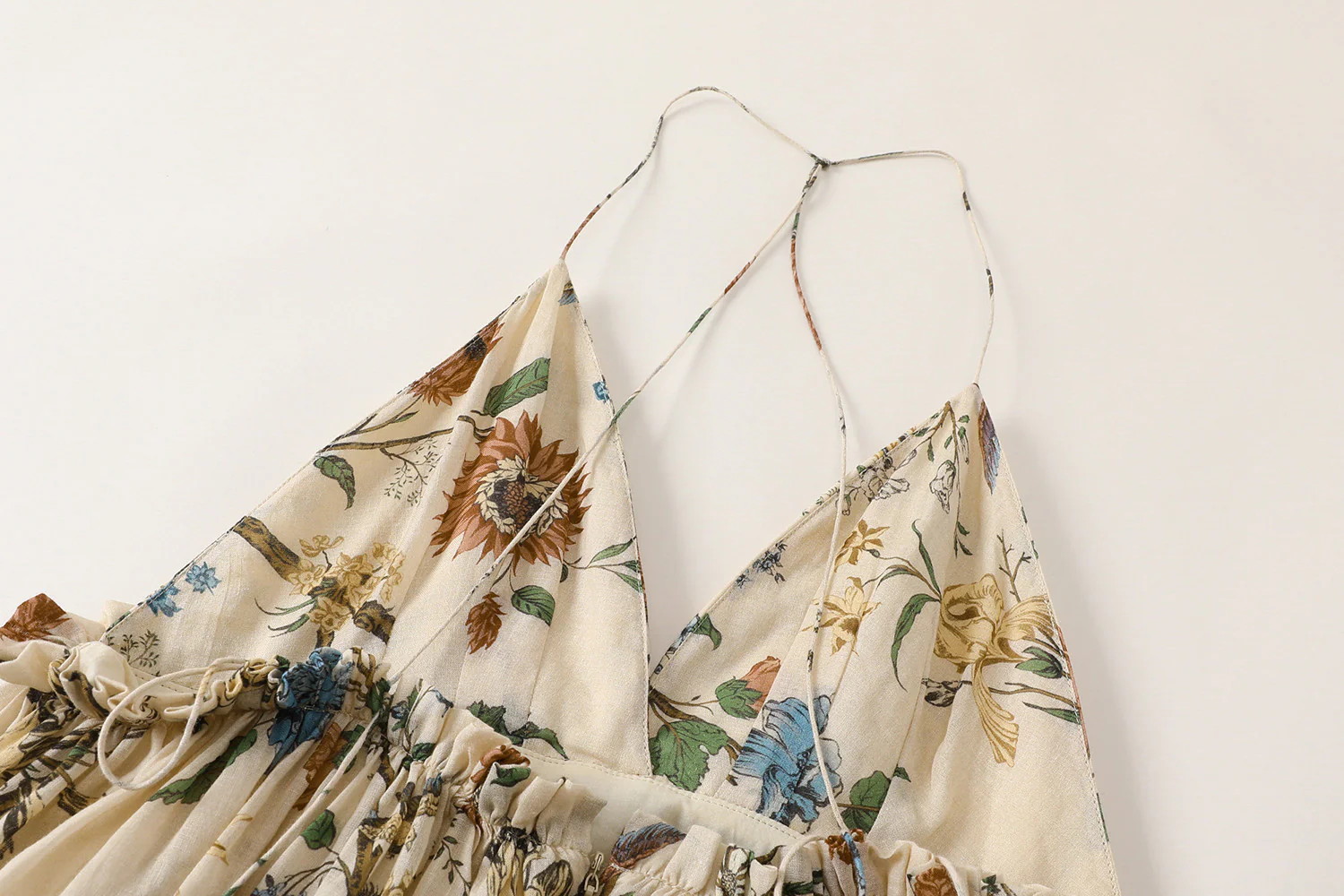 INTO THE EAST Spring/Summer 2026 Floral, Bird, and Tree Backless Camisole Top ITE-E1JBSSTP21032-HUA Floral Pattern - Image 10