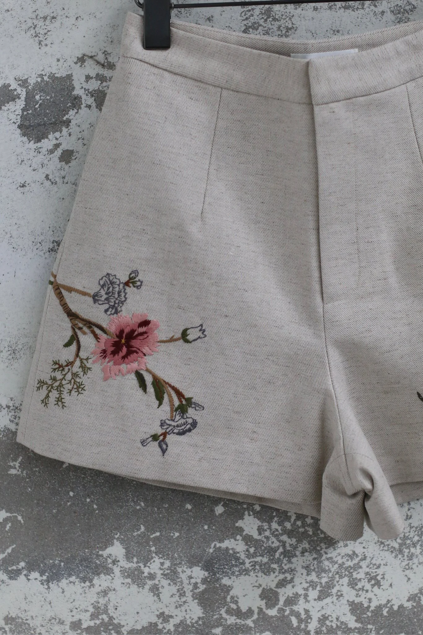 INTO THE EAST Spring/Summer 2026 Floral, Bird, and Tree Embroidered Shorts ITE-E1JBSSPT22019BGE-MB Off-white - Image 2