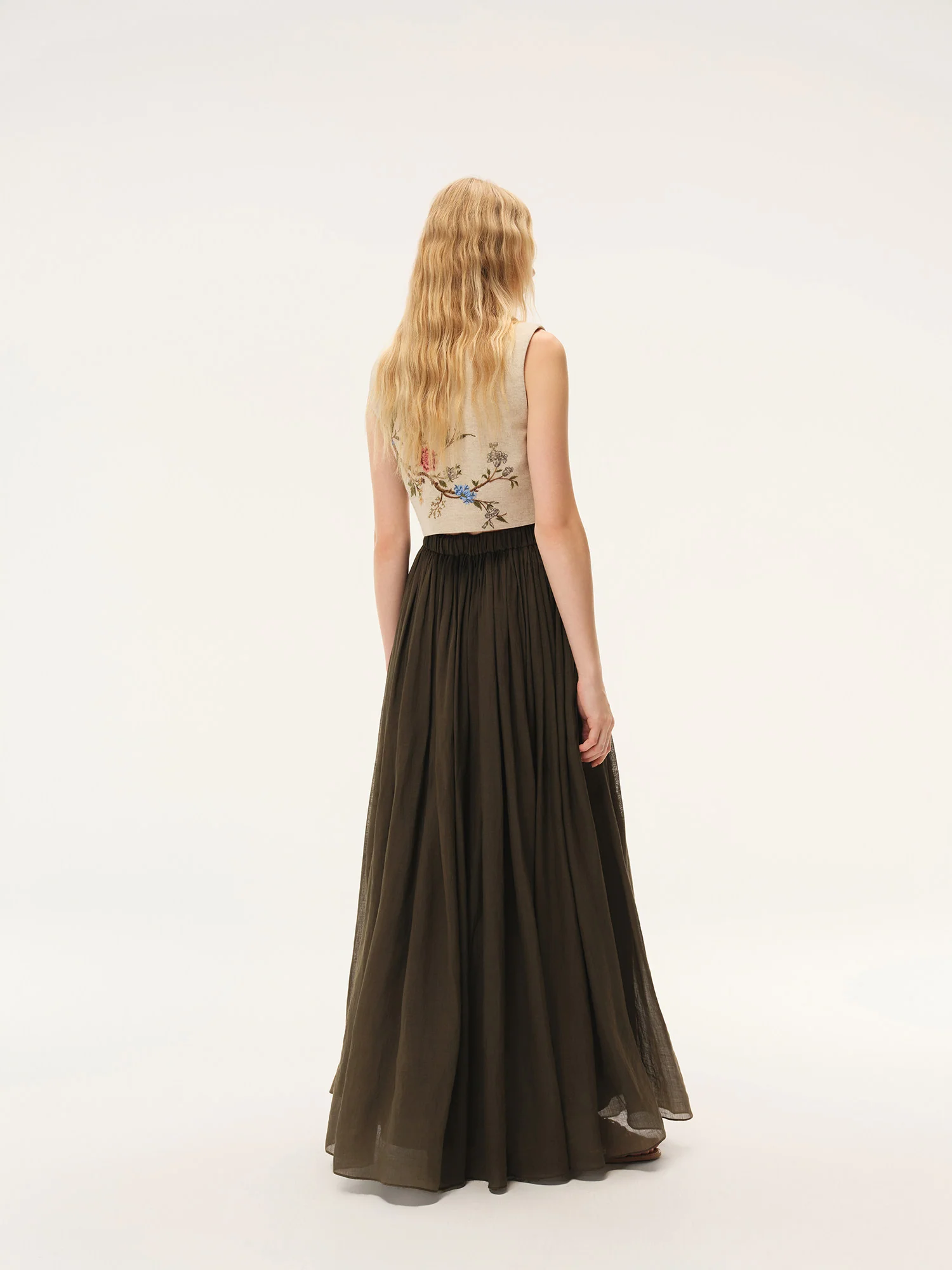INTO THE EAST Spring/Summer 2026 Floral Embroidered Round Neck Vest ITE-E1JBSSVE22009-MB Off-White - Image 11
