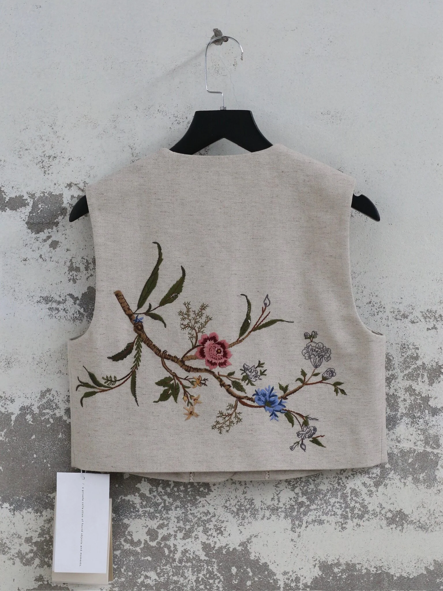 INTO THE EAST Spring/Summer 2026 Floral Embroidered Round Neck Vest ITE-E1JBSSVE22009-MB Off-White - Image 4
