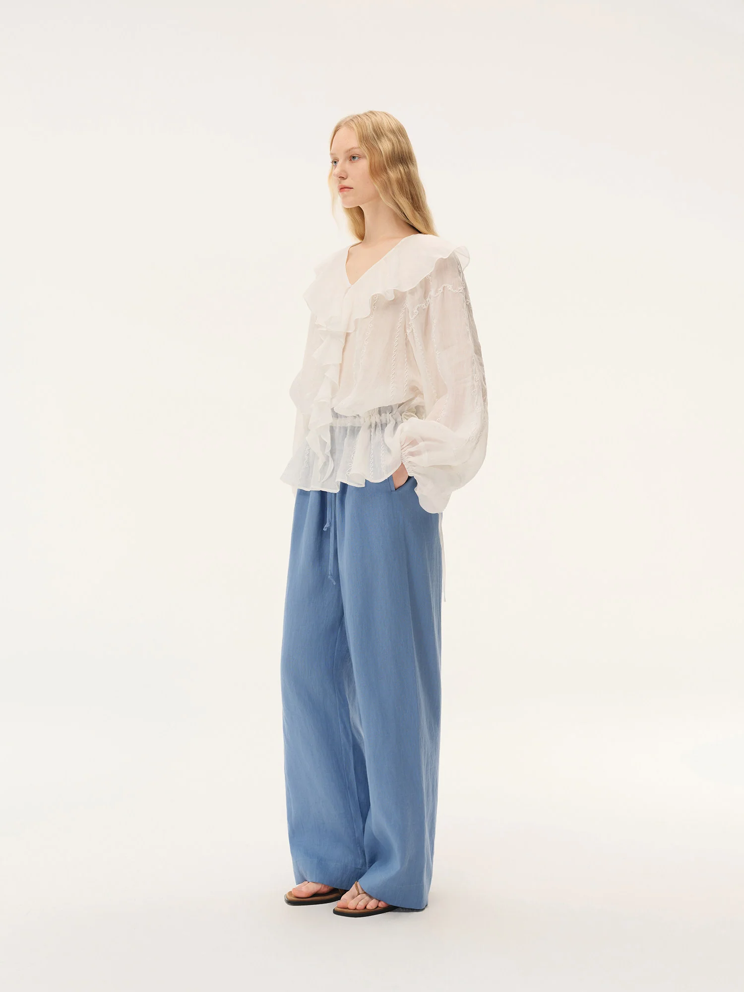 INTO THE EAST Spring/Summer 2026 Lace Collar Embroidered Top ITE-E1JBSSTP22018-BAI White - Image 5
