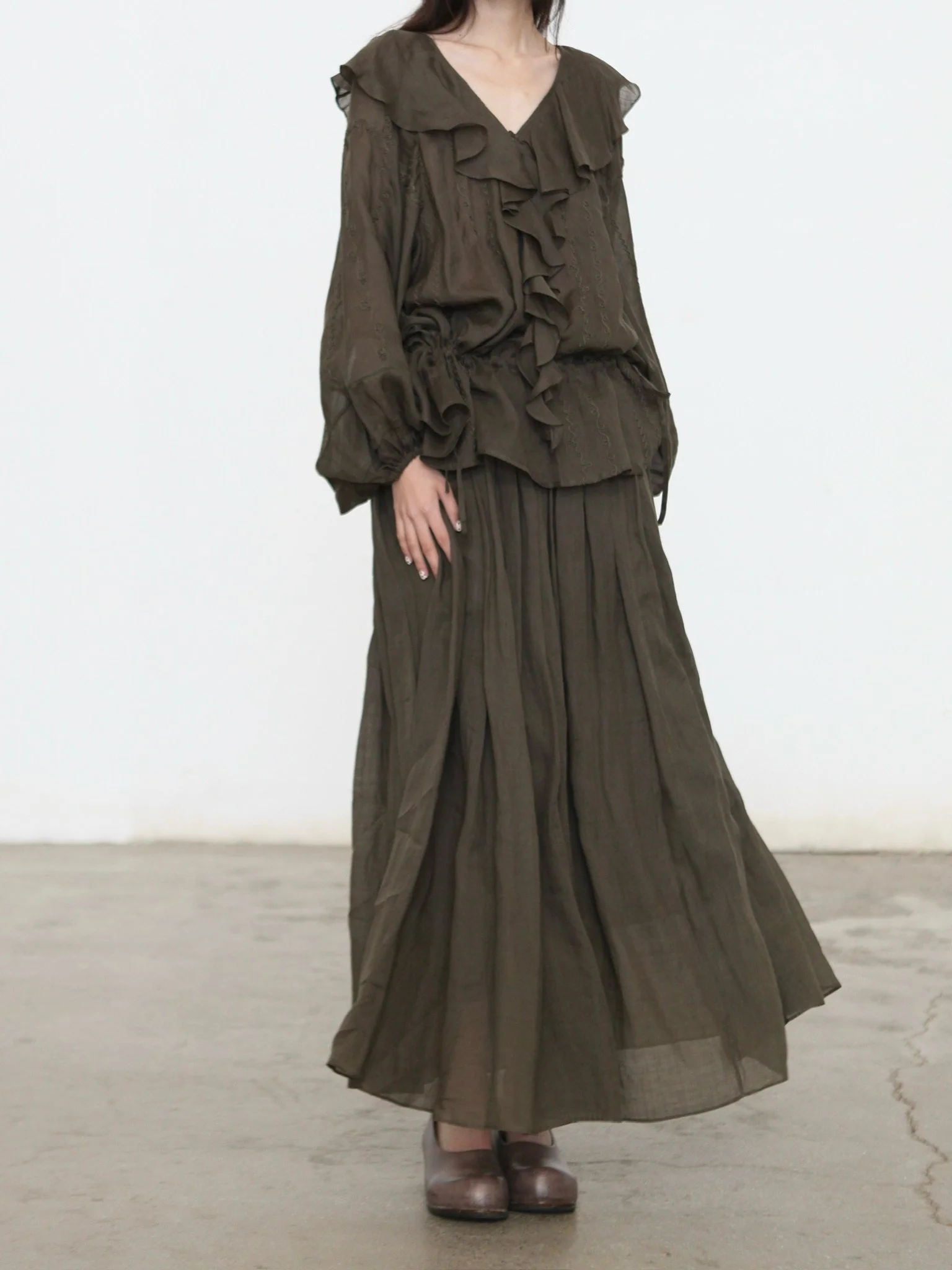 INTO THE EAST Spring/Summer 2026 Lace Collar Embroidered Top ITE-E1JBSSTP22018-GLL Olive Green - Image 5