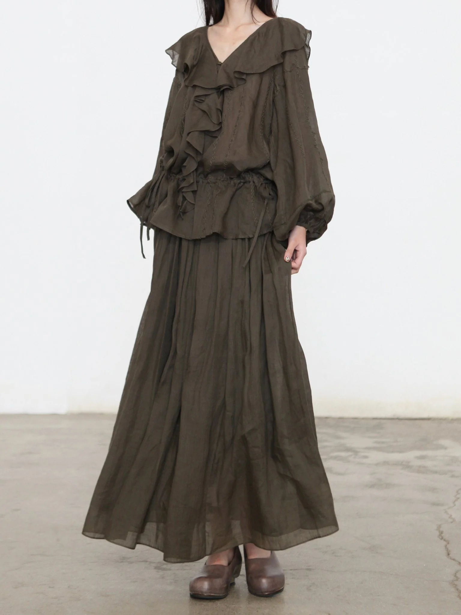 INTO THE EAST Spring/Summer 2026 Lace Collar Embroidered Top ITE-E1JBSSTP22018-GLL Olive Green - Image 6