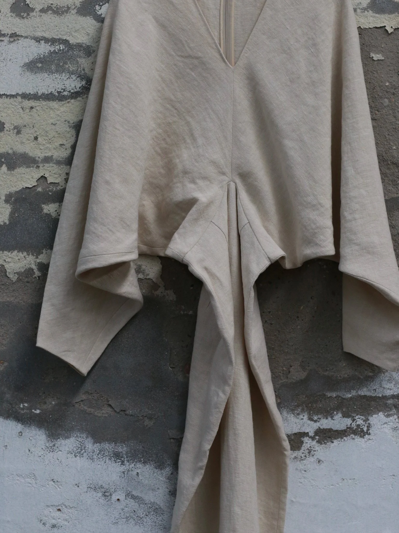 INTO THE EAST Spring/Summer 2026 Linen Waist-Definition Pleated Dress ITE-E1JBSSDS20009BGE-MB Off-White - Image 12