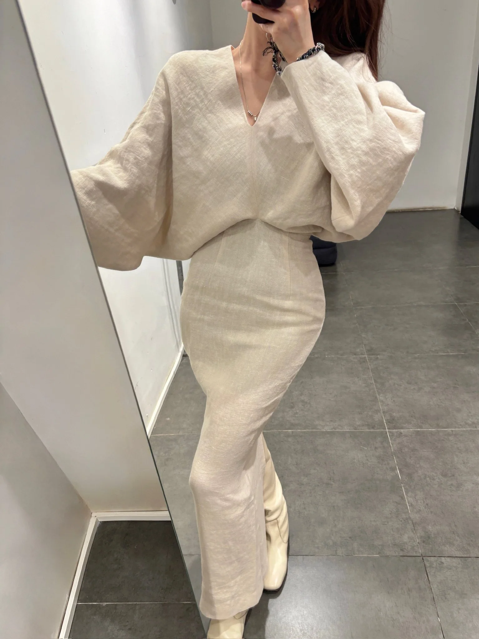 INTO THE EAST Spring/Summer 2026 Linen Waist-Definition Pleated Dress ITE-E1JBSSDS20009BGE-MB Off-White - Image 14