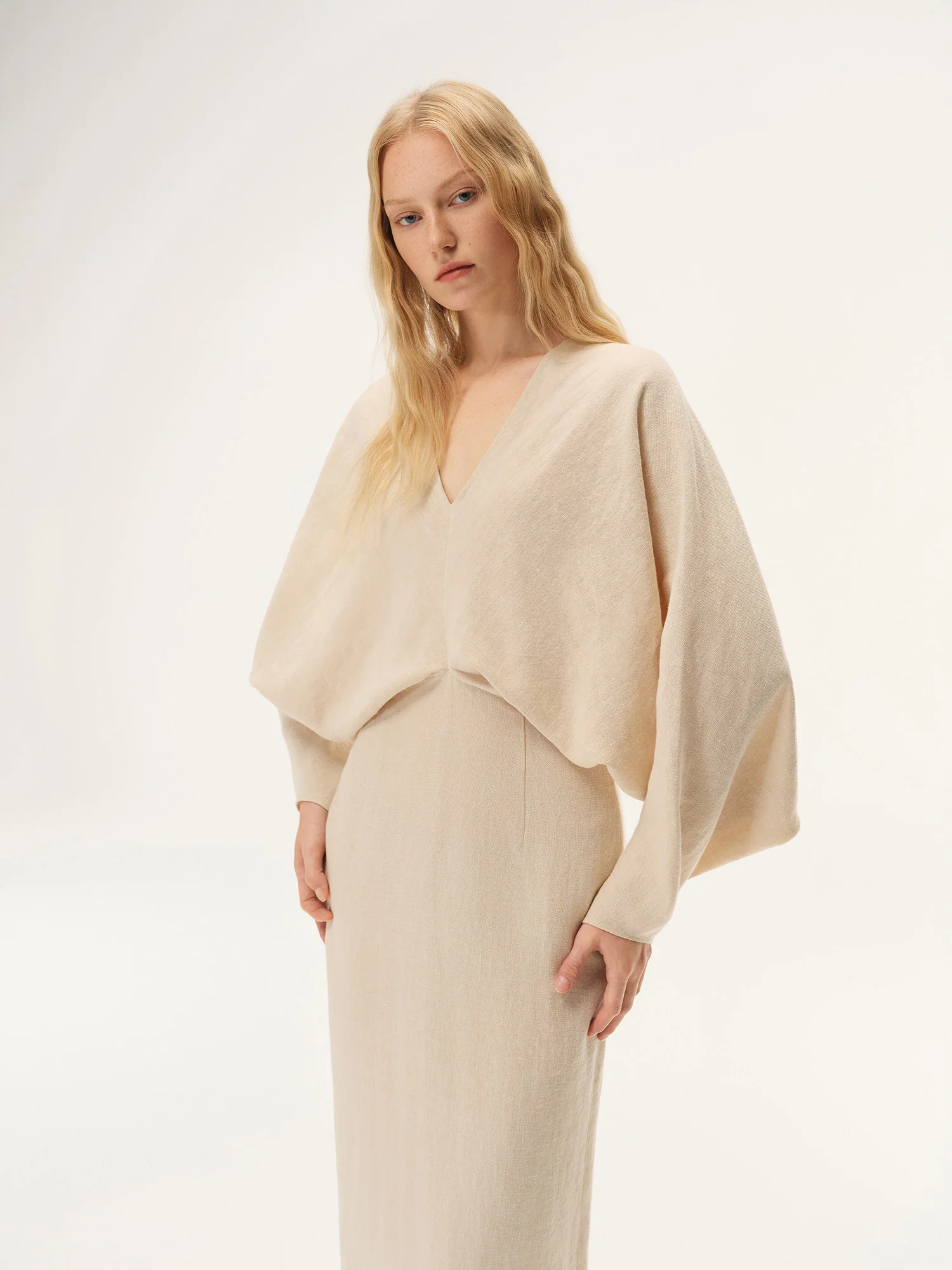 INTO THE EAST Spring/Summer 2026 Linen Waist-Definition Pleated Dress ITE-E1JBSSDS20009BGE-MB Off-White - Image 3