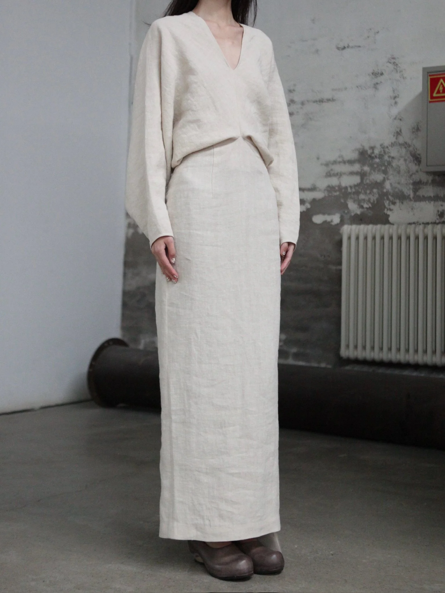 INTO THE EAST Spring/Summer 2026 Linen Waist-Definition Pleated Dress ITE-E1JBSSDS20009BGE-MB Off-White - Image 6
