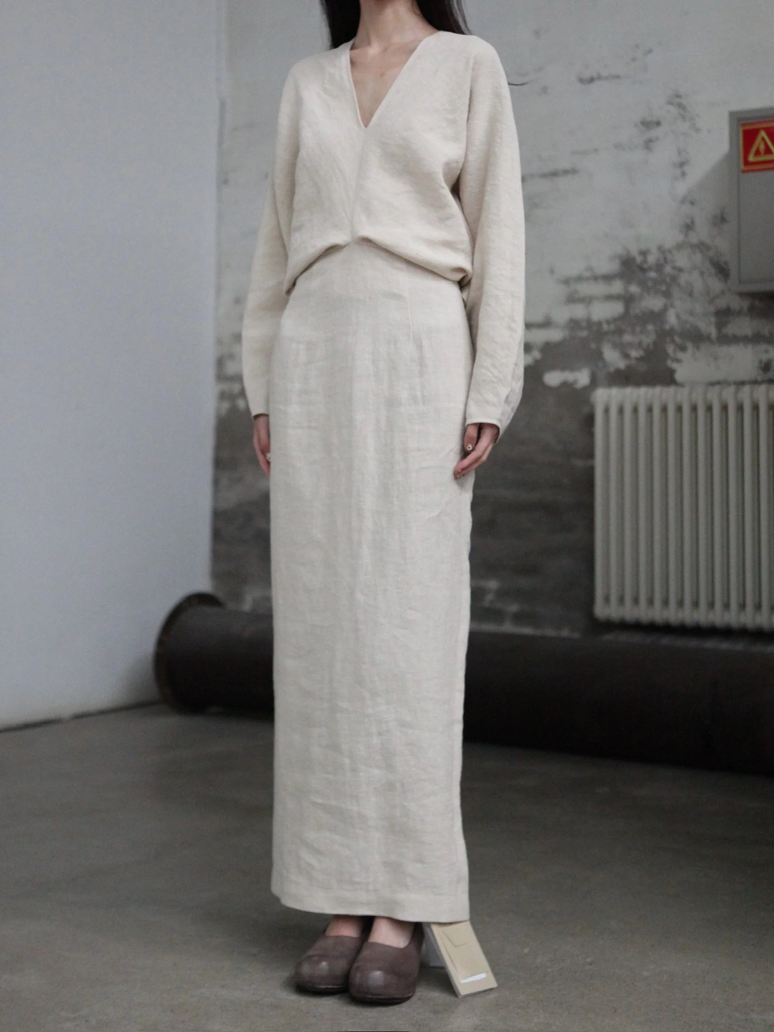 INTO THE EAST Spring/Summer 2026 Linen Waist-Definition Pleated Dress ITE-E1JBSSDS20009BGE-MB Off-White - Image 8