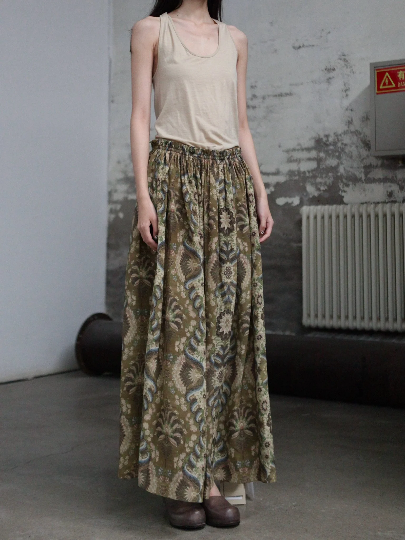 INTO THE EAST Spring/Summer 2026 Palm Scroll Ribbon Vest Dress ITE-E1JBSSDS21010NCC-HUA Floral Pattern - Image 3
