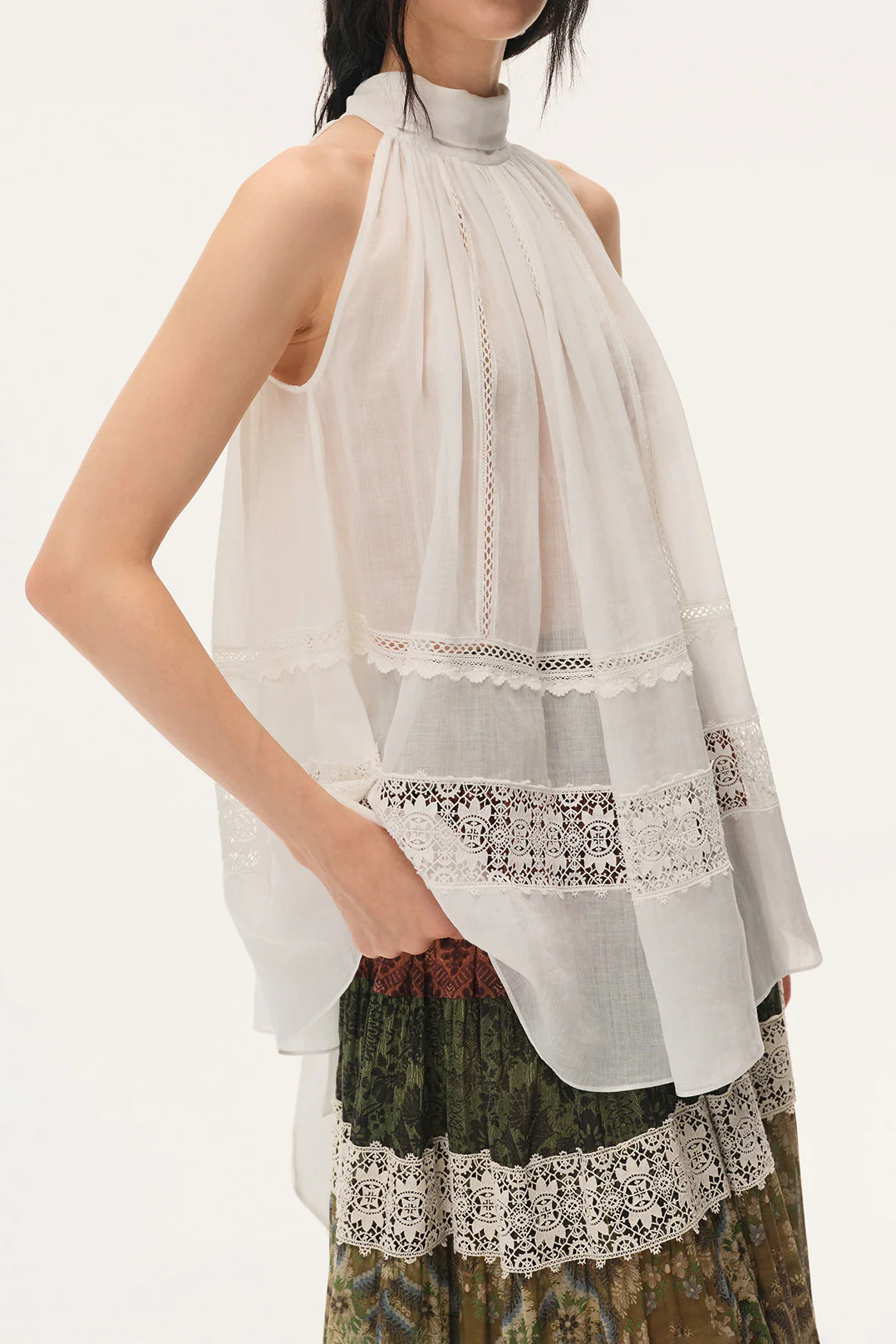 INTO THE EAST Spring/Summer 2026 Square Wallflower/White Lace Sleeveless Top/Vest ITE-E1JBSSTP20028WT-BAI White - Image 2