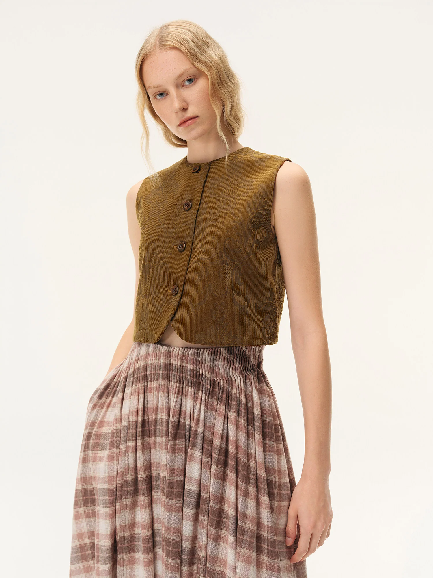 INTO THE EAST Spring/Summer 2026 Suede Floral Crew Neck Vest ITE-E1JBSSVE20005-GLH Olive Yellow - Image 7