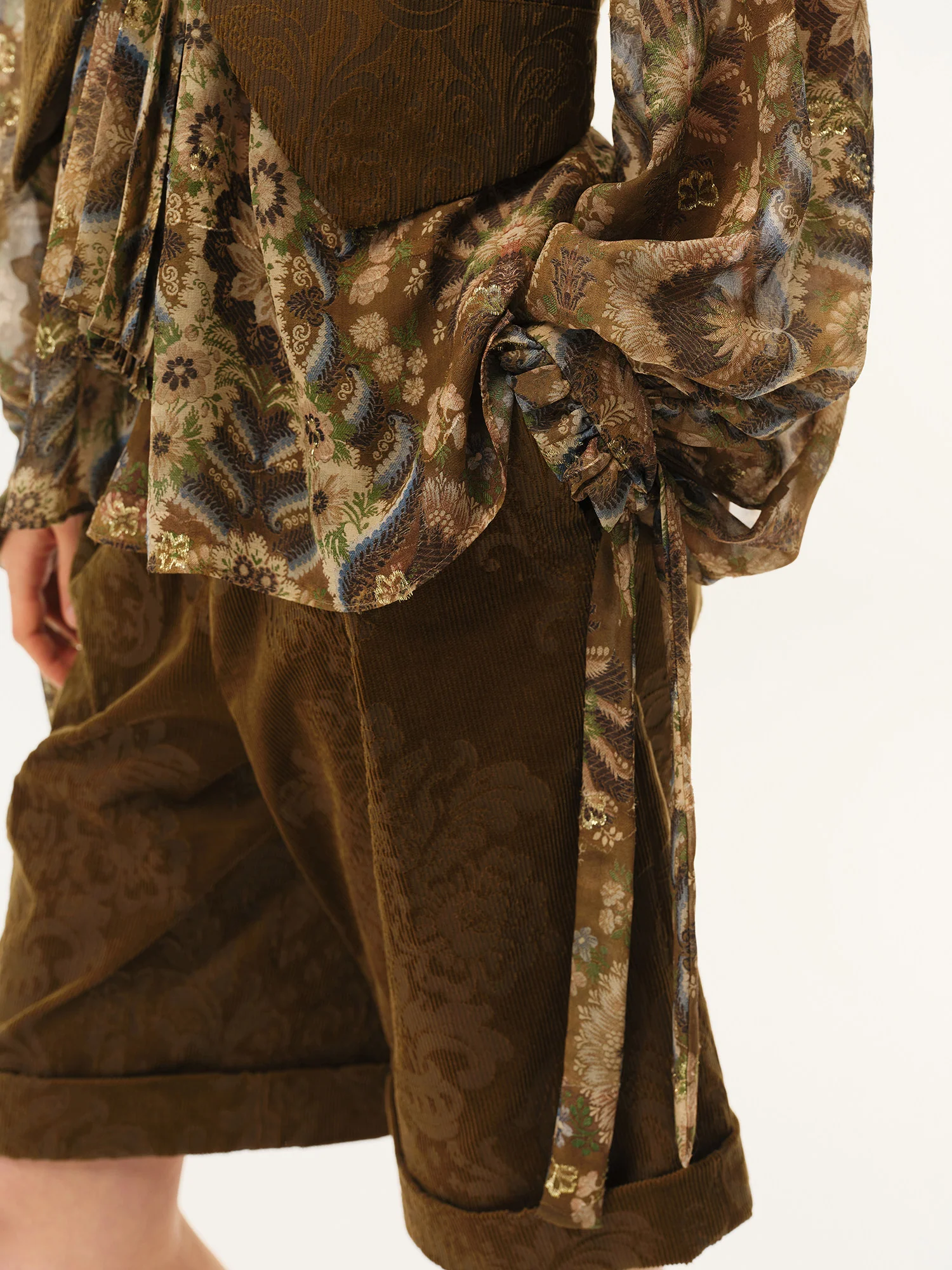 INTO THE EAST Spring/Summer 2026 Suede Floral Stand Collar Vest/Shorts ITE-E1JBSSVE20004-GLH Vest - Image 6