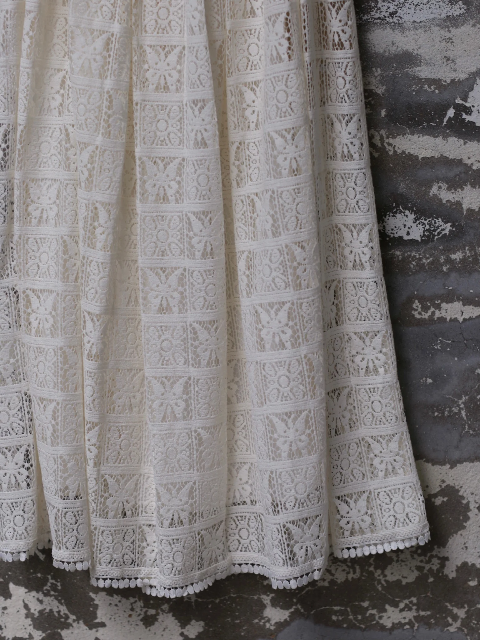 INTO THE EAST Waist color matching water-soluble flower skirt ITE-E1DGSS017WT20SK-BAI White - Image 3